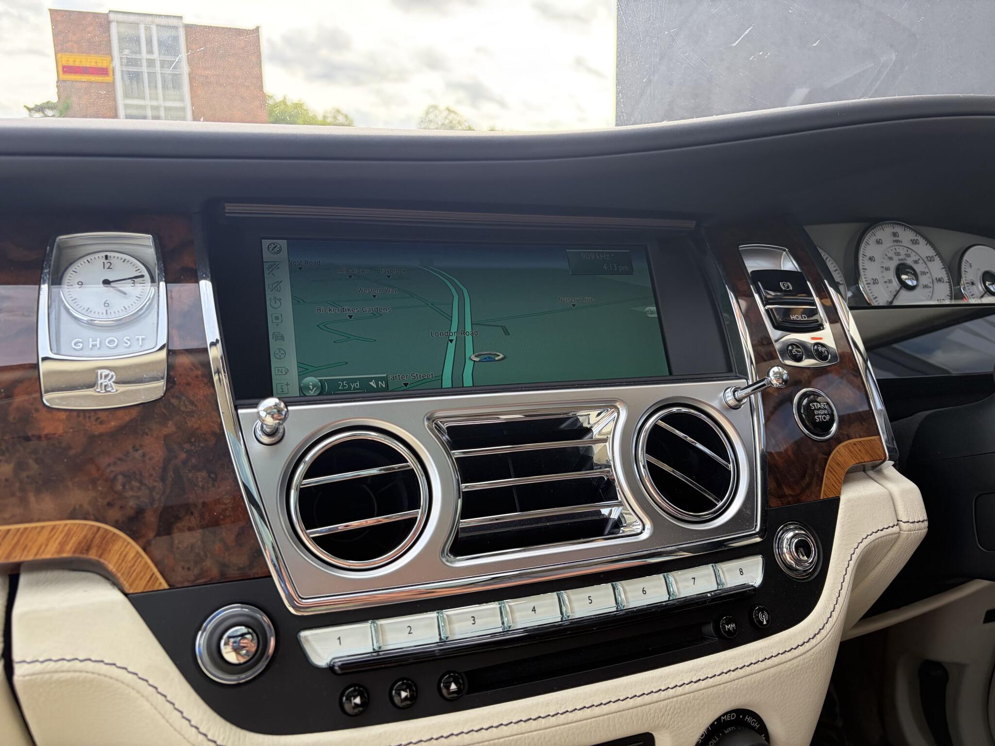Rolls-Royce Ghost view 27