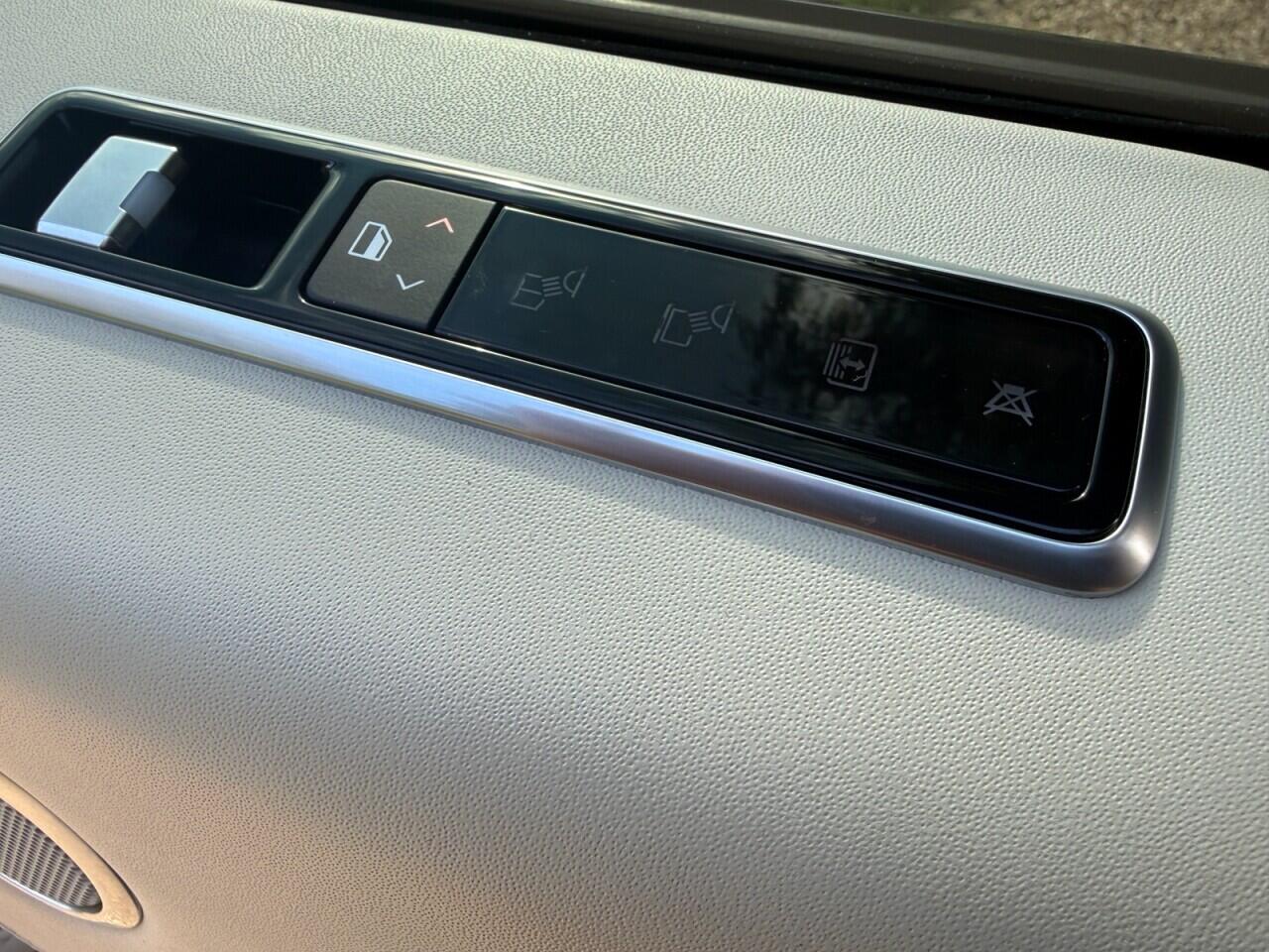 Land Rover Range Rover view 16