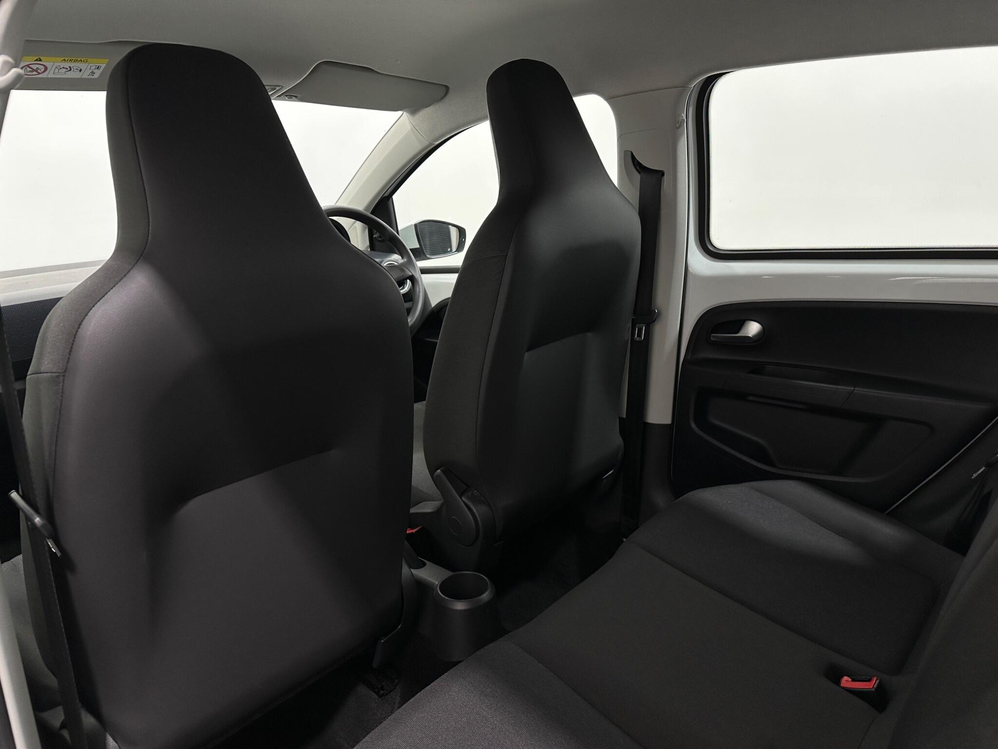 Volkswagen Up! view 32