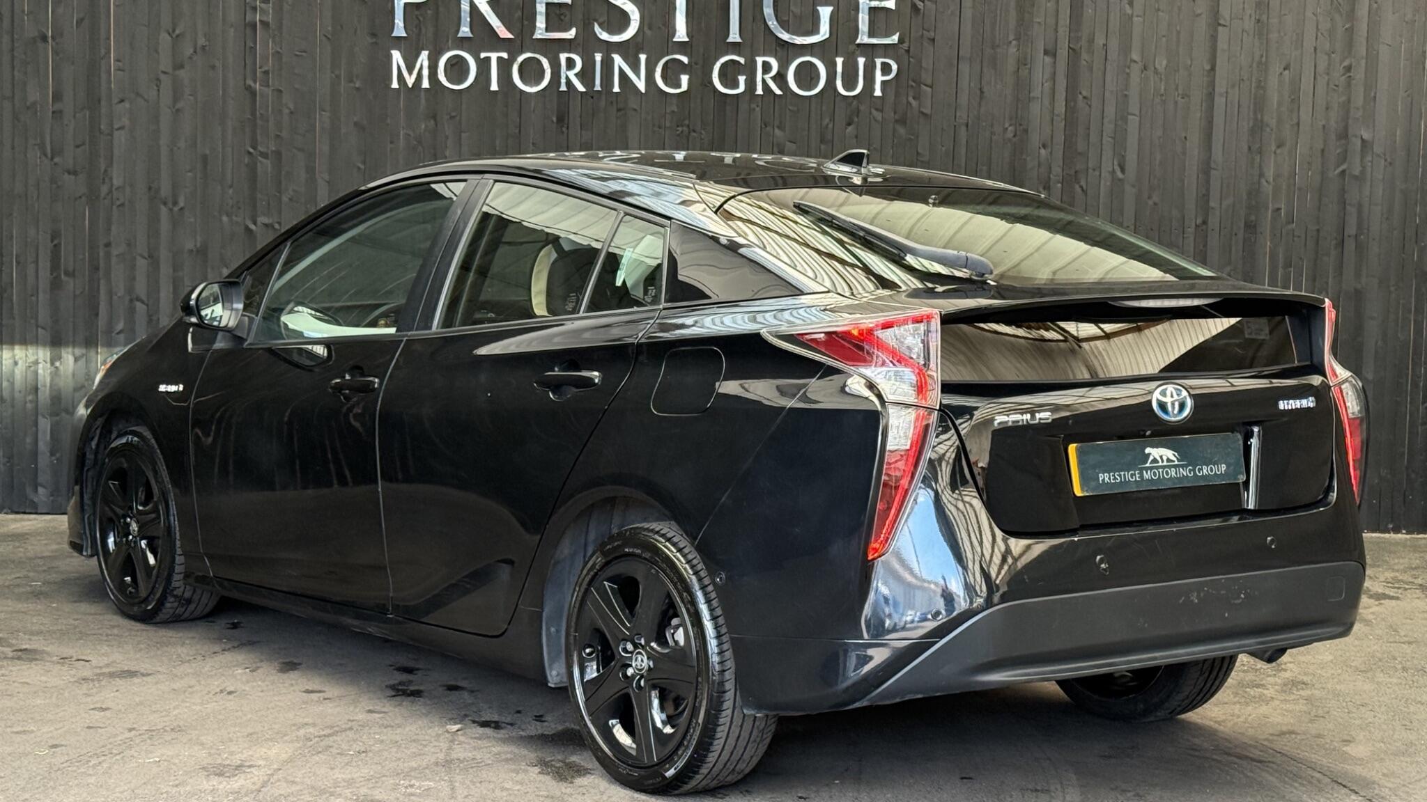 Toyota Prius view 14
