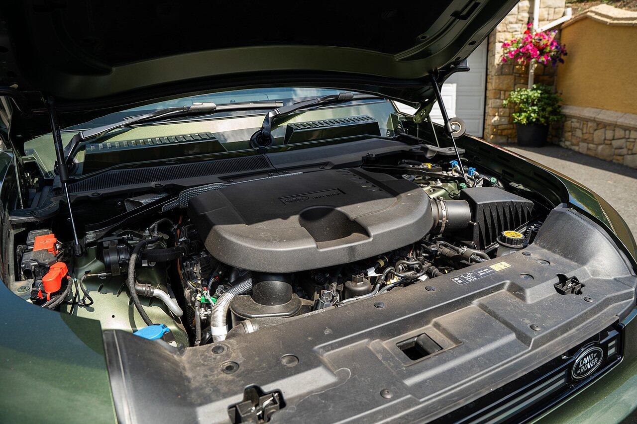 Land Rover Defender view 94