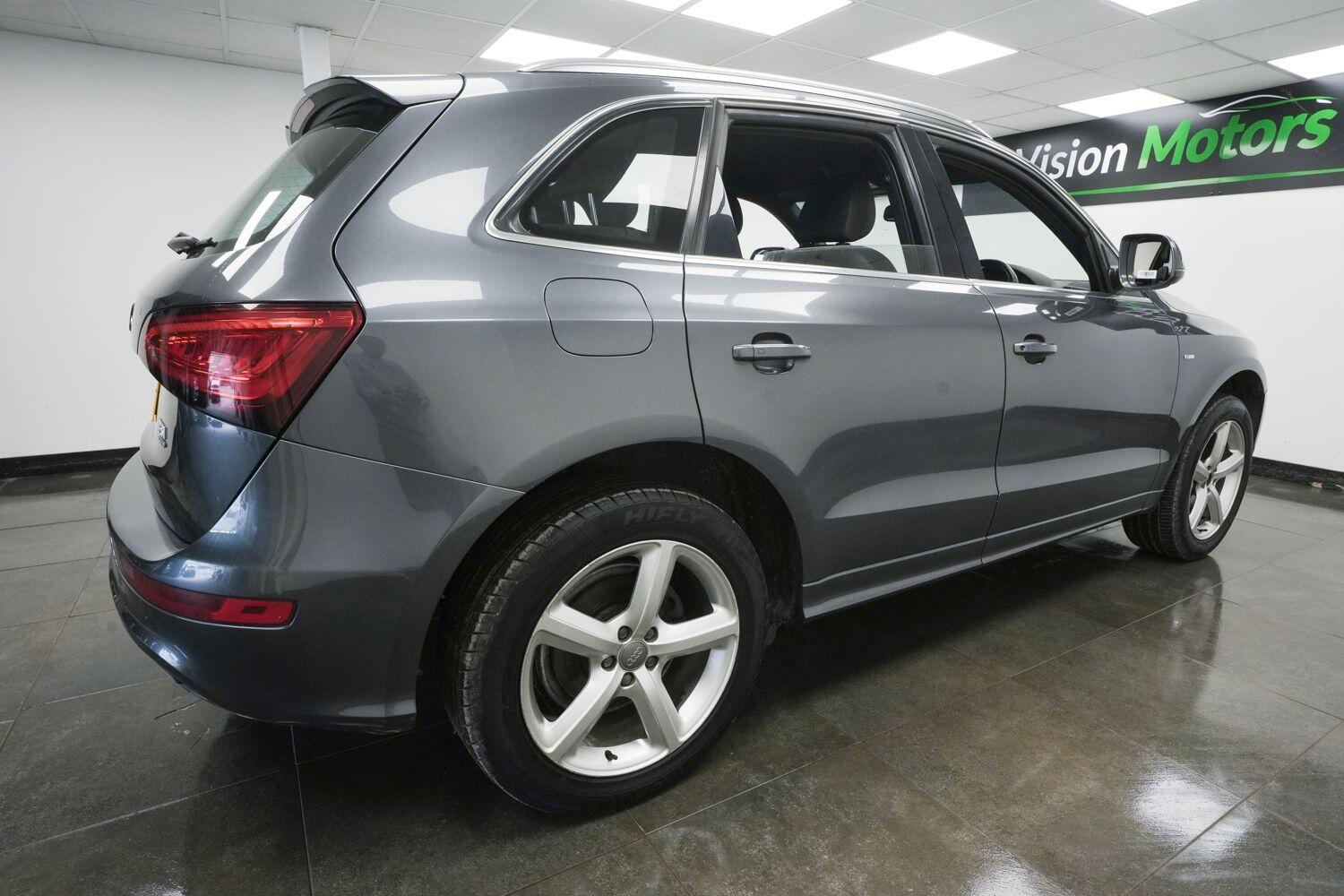 Audi Q5 view 3