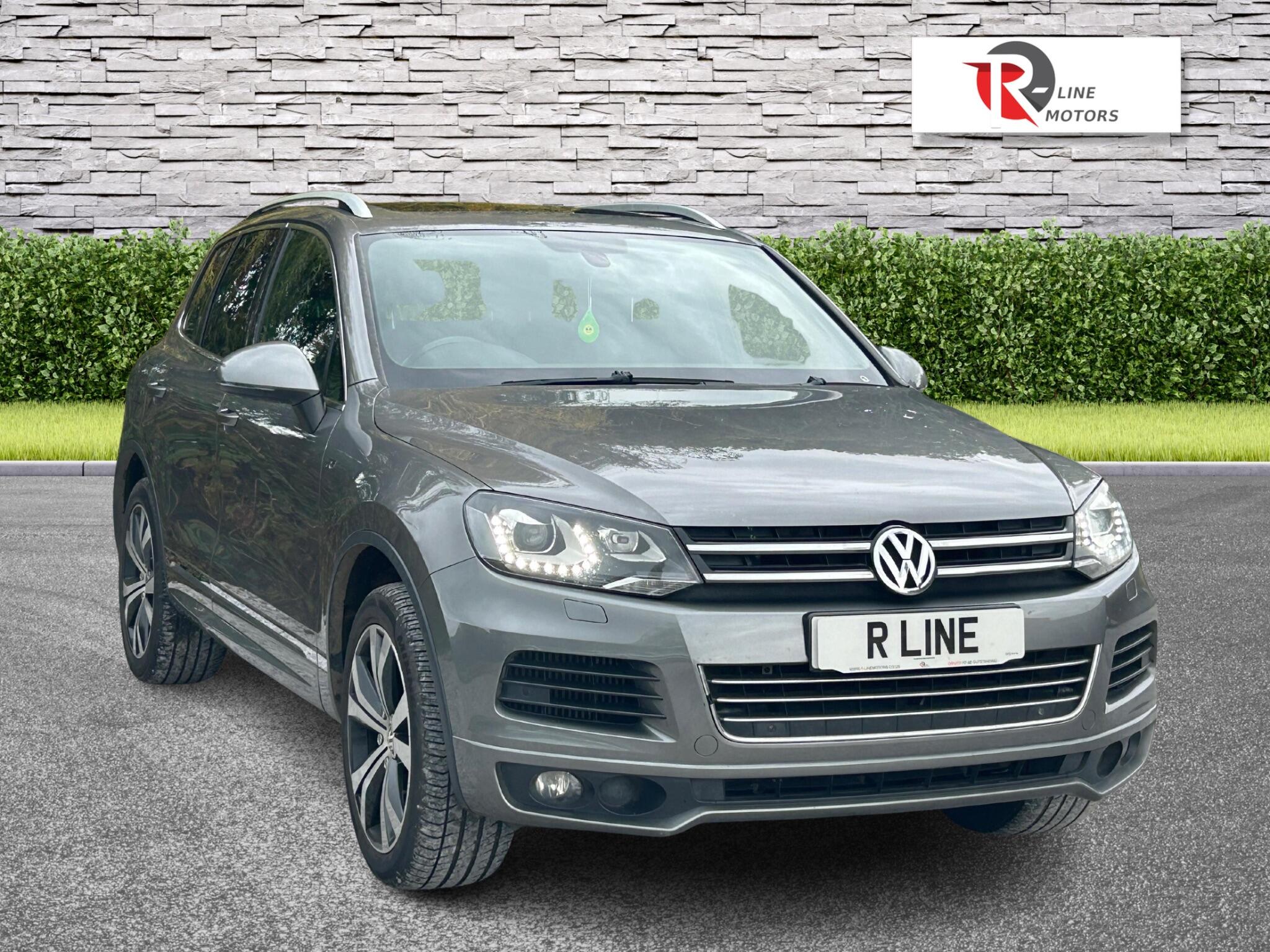 Volkswagen Touareg view 2