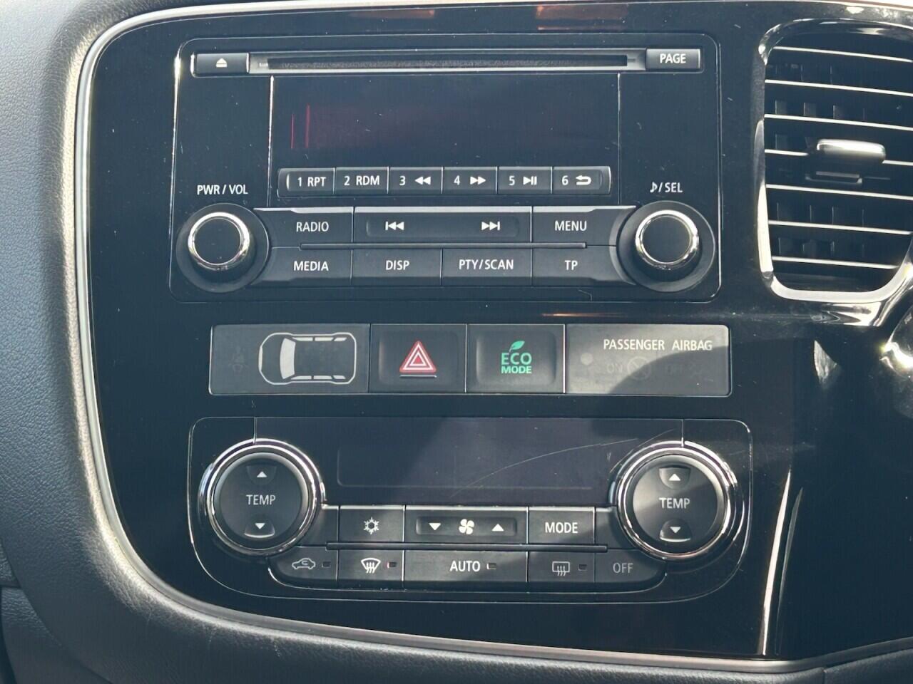 Mitsubishi Outlander view 29