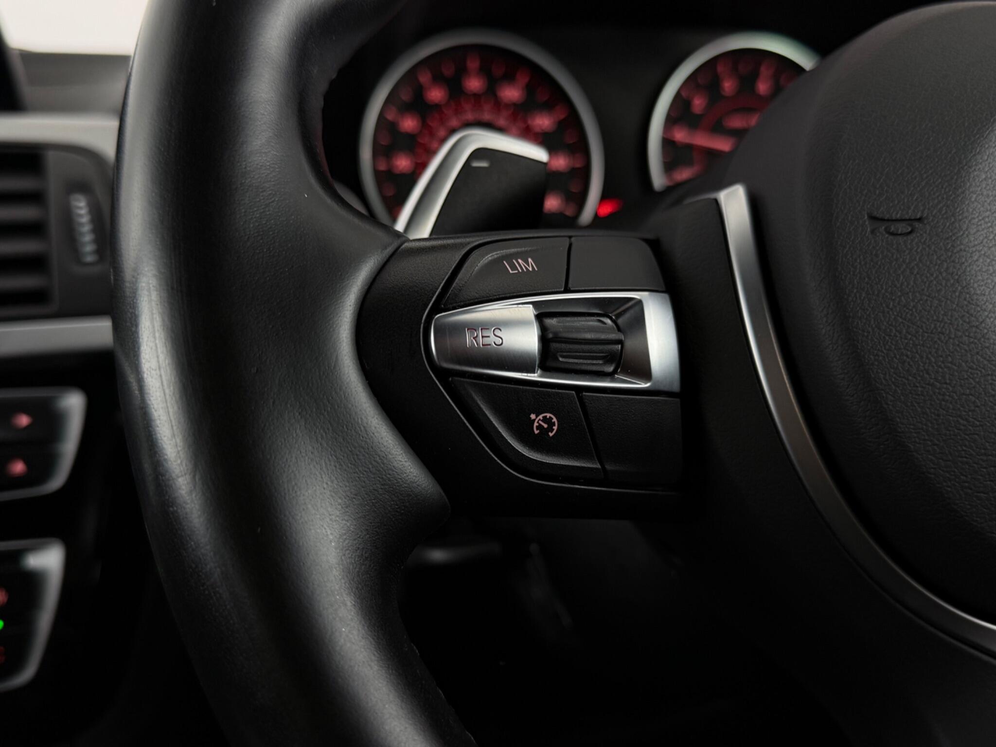 BMW 3 Series view 15