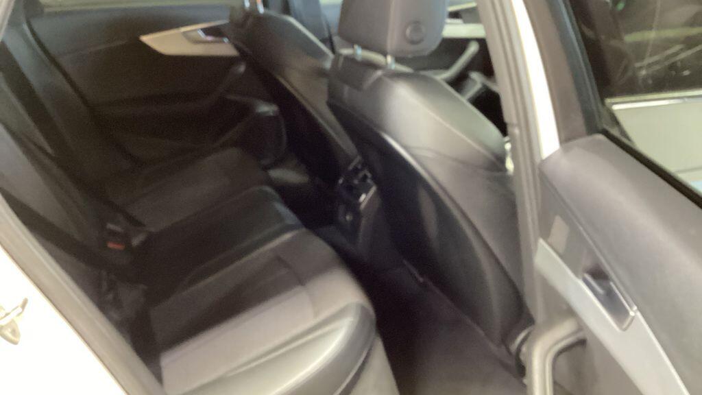Audi A4 view 10