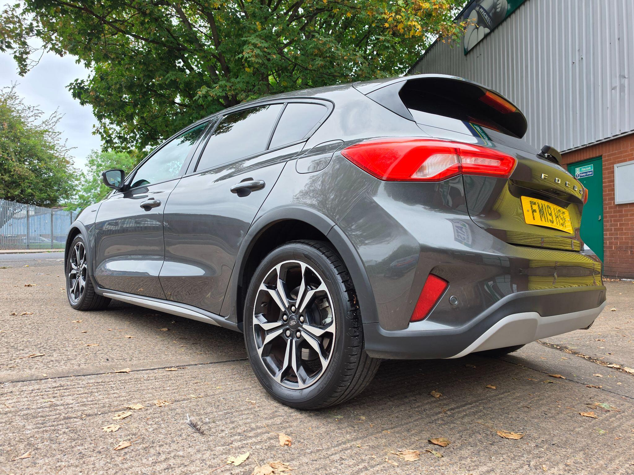 Ford Focus view 44