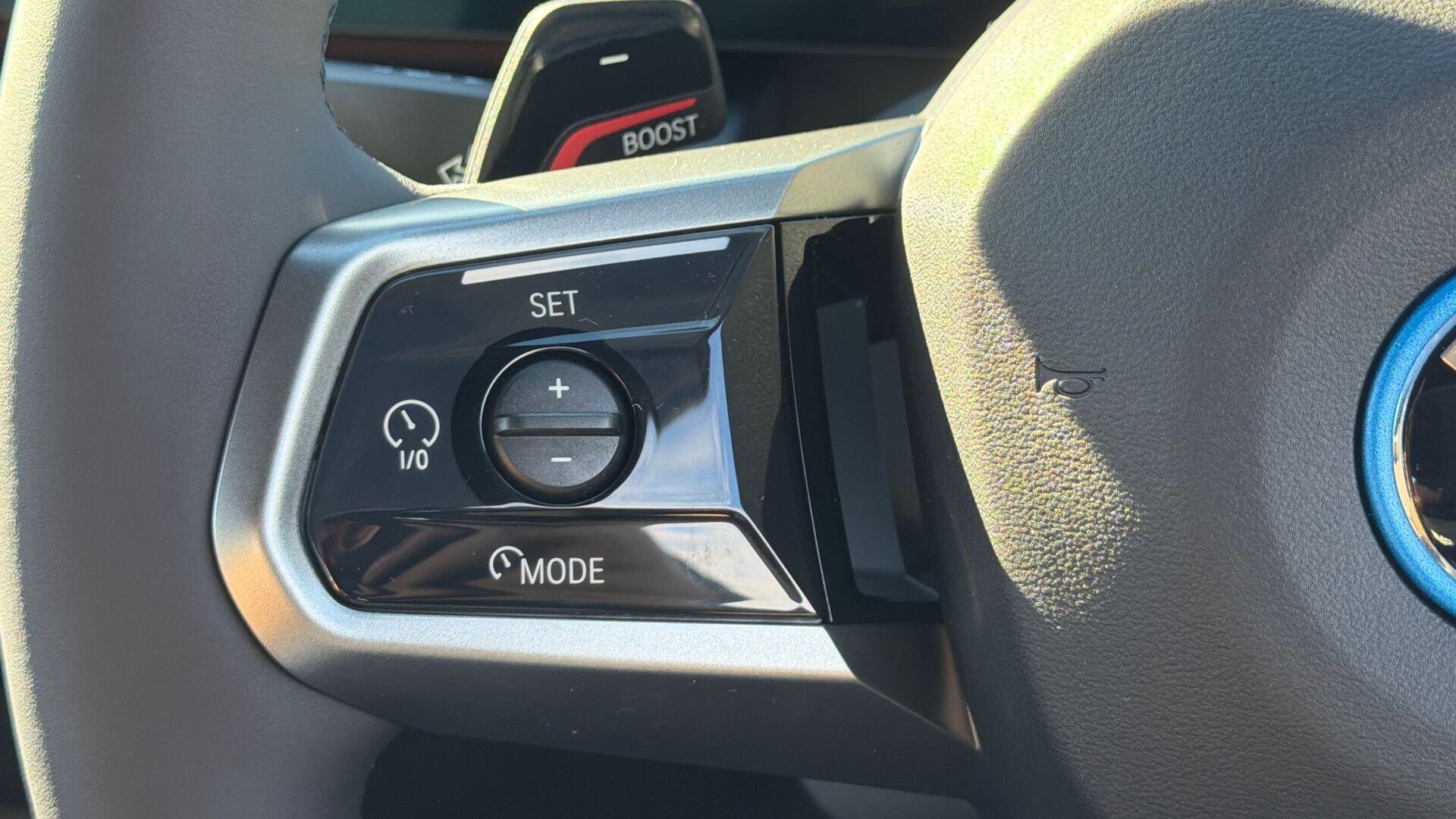BMW 5 Series view 17