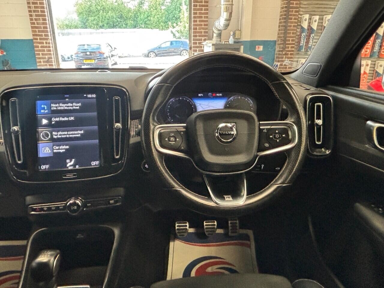 Volvo XC40 view 17