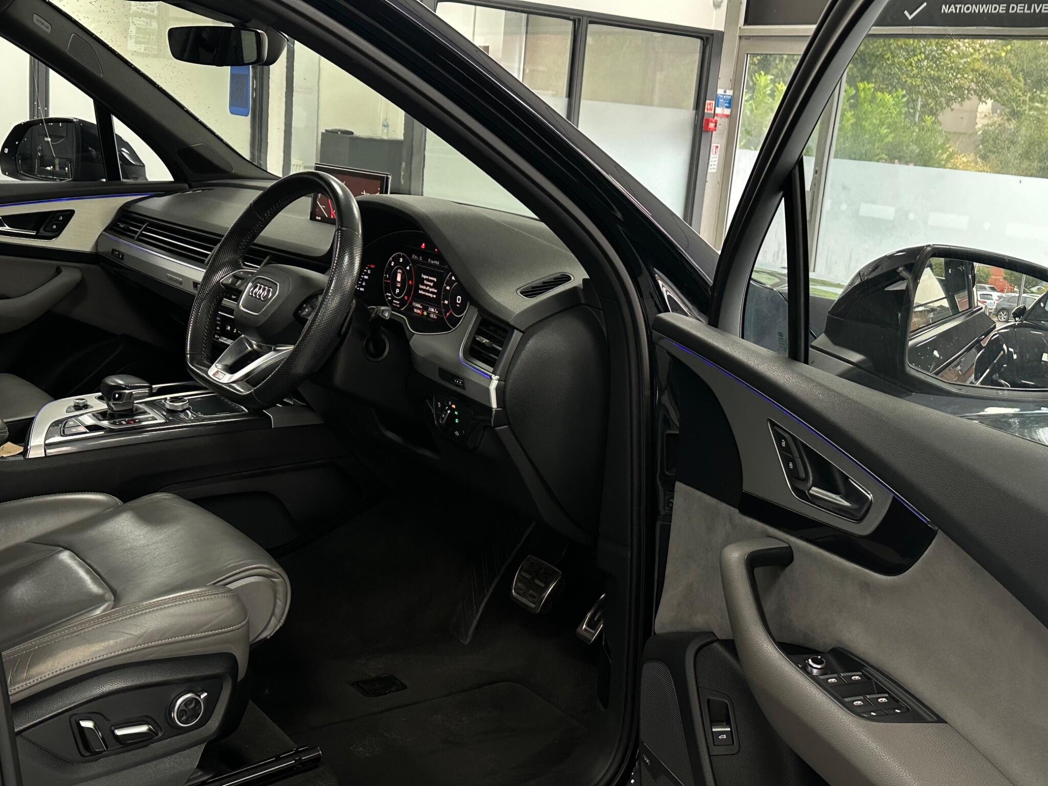 Audi Q7 view 22