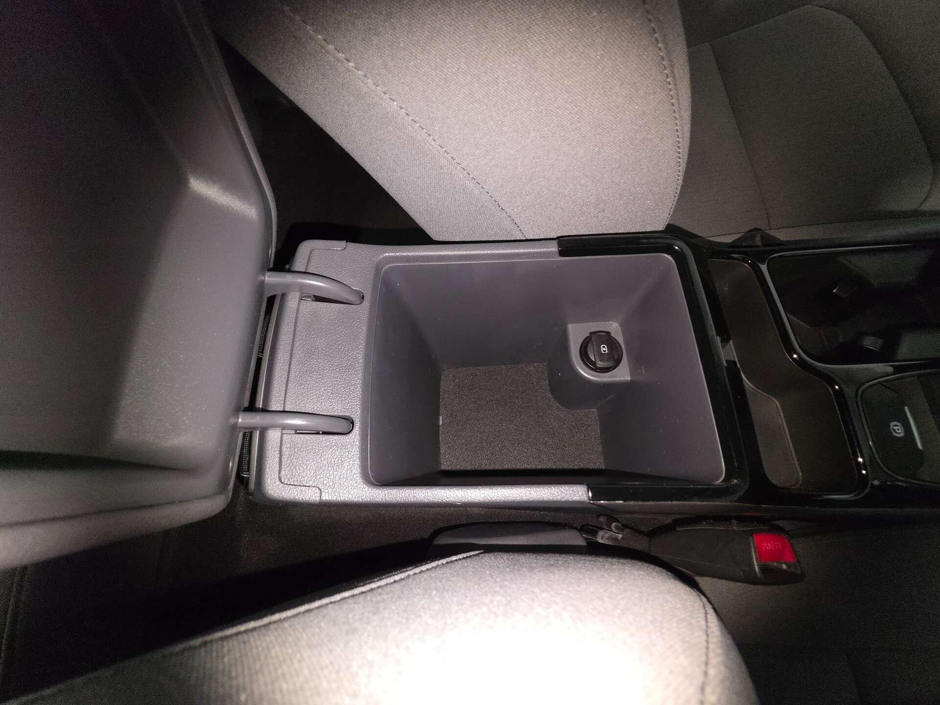 Hyundai Ioniq view 50