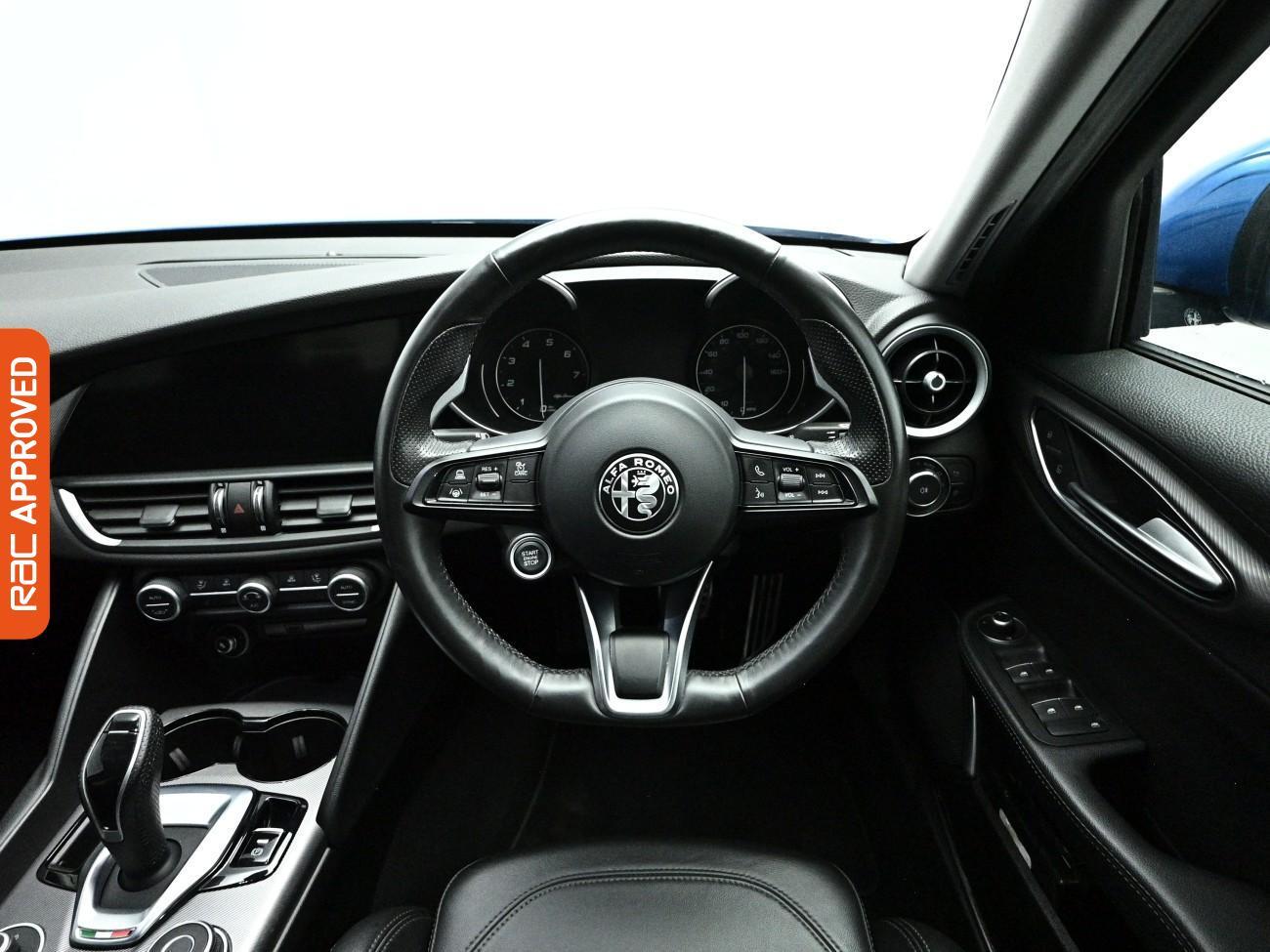 Alfa Romeo Giulia view 9
