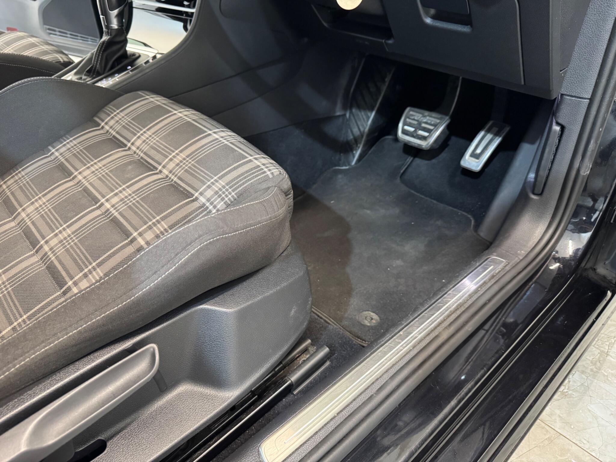 Volkswagen Golf view 30
