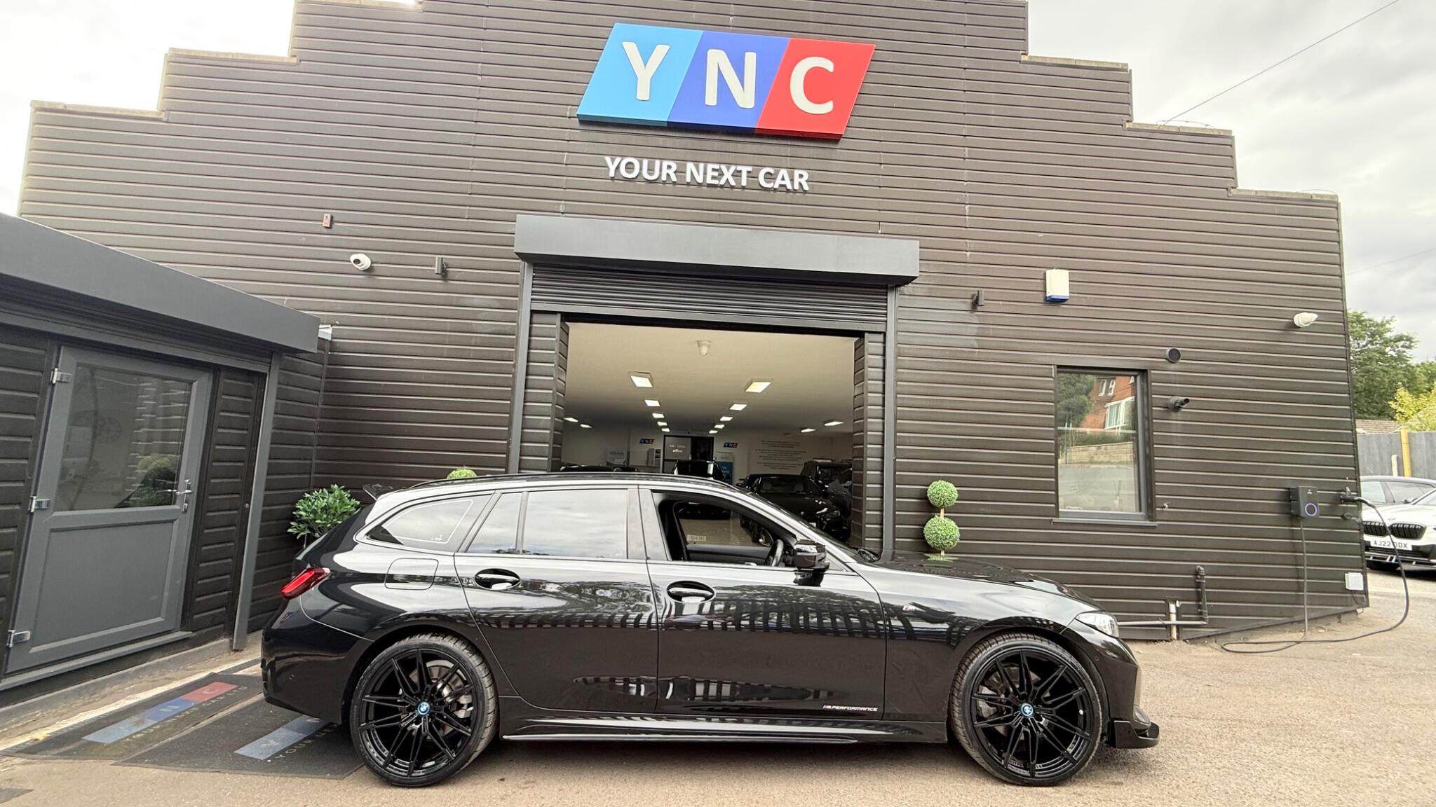 BMW 3 Series view 4