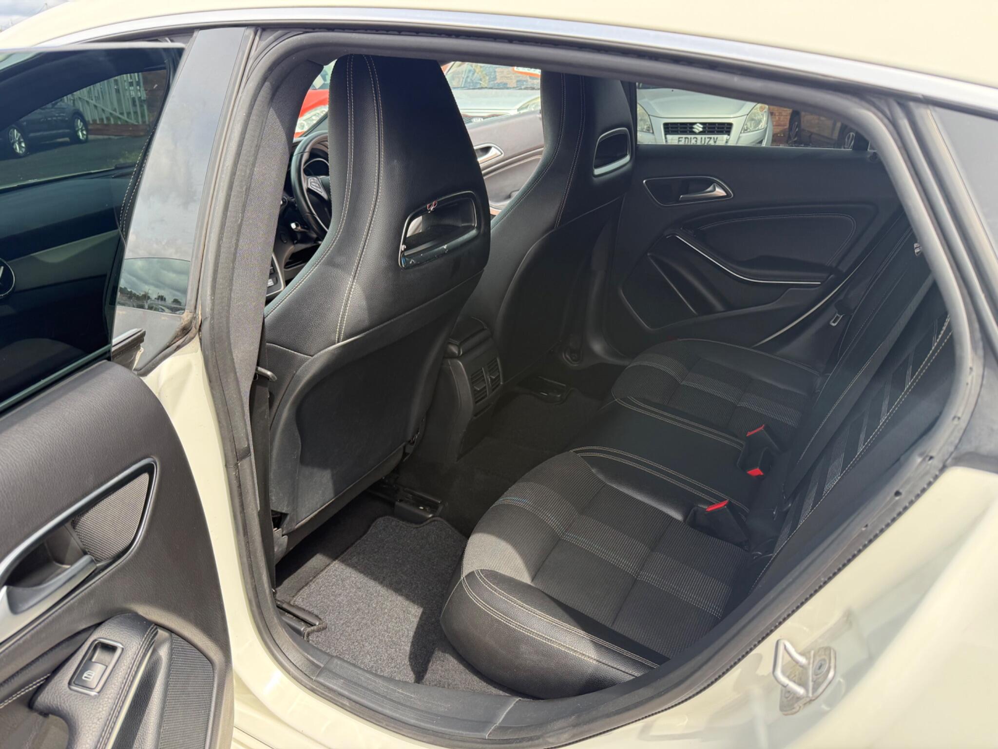 Mercedes-Benz Cla view 27