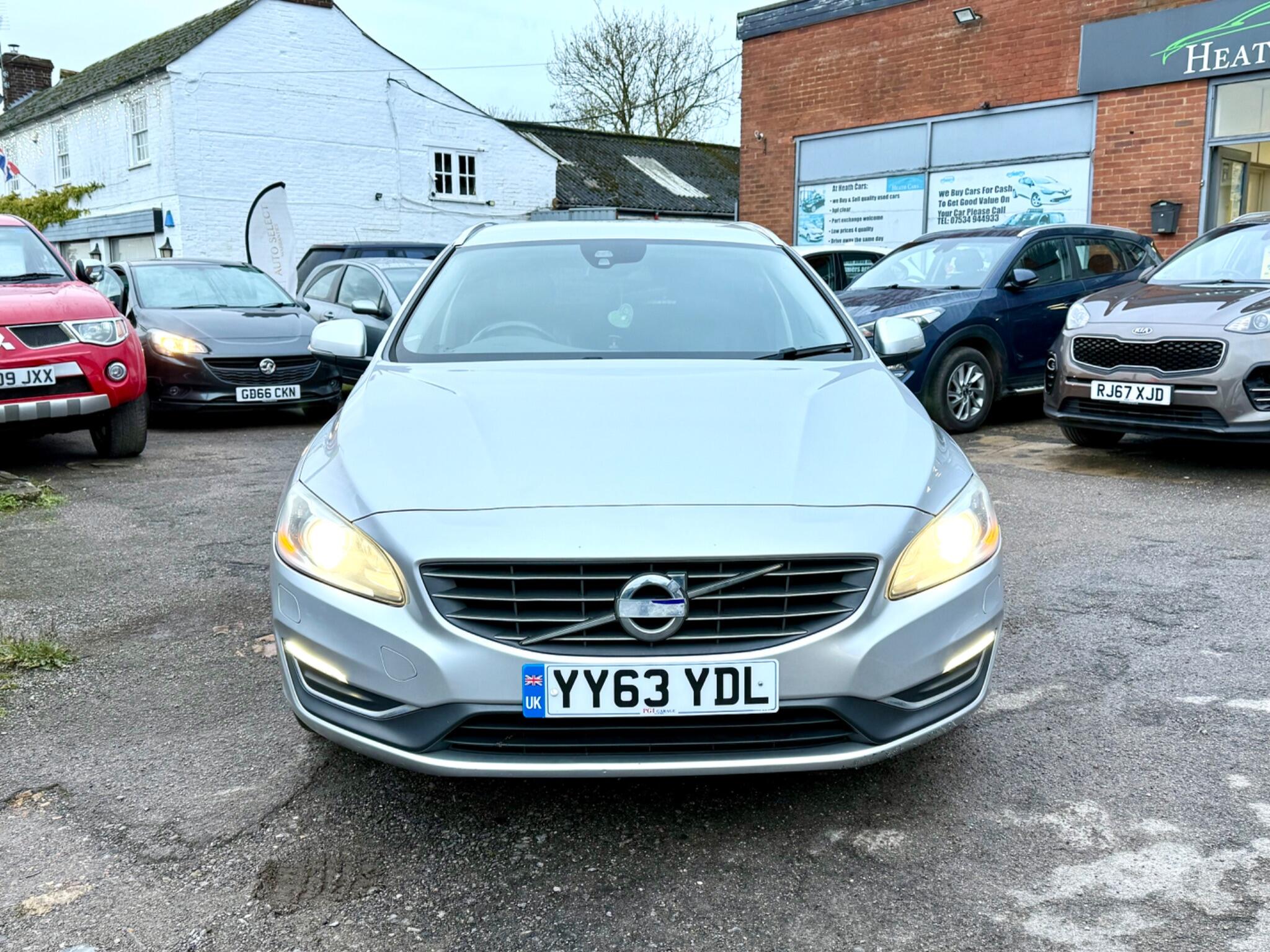 2014 Volvo V60 2.0 D3 SE Lux Nav Geartronic Euro 5 (s/s) 5dr • 81,071 miles image 2
