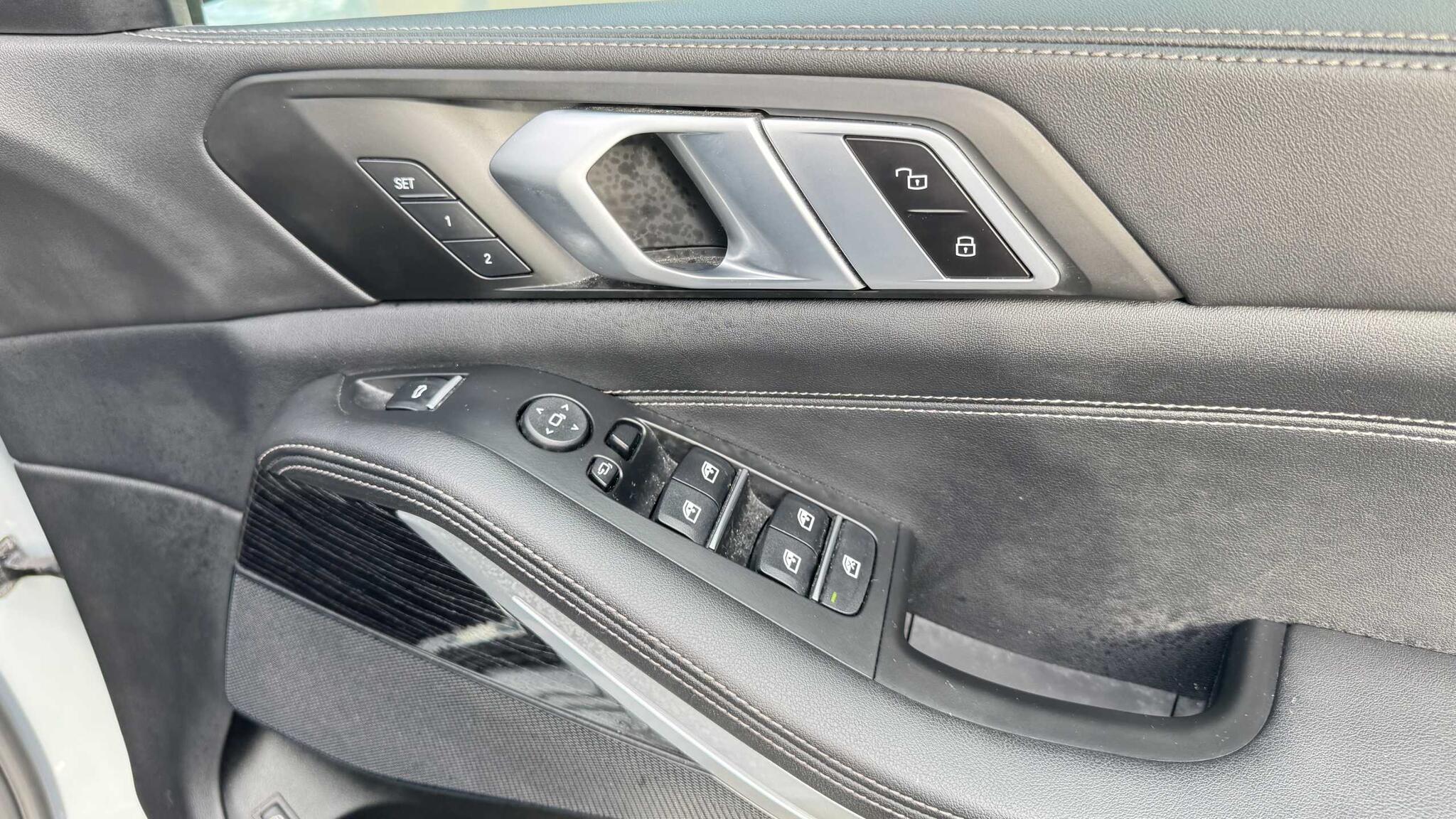 BMW X5 view 25