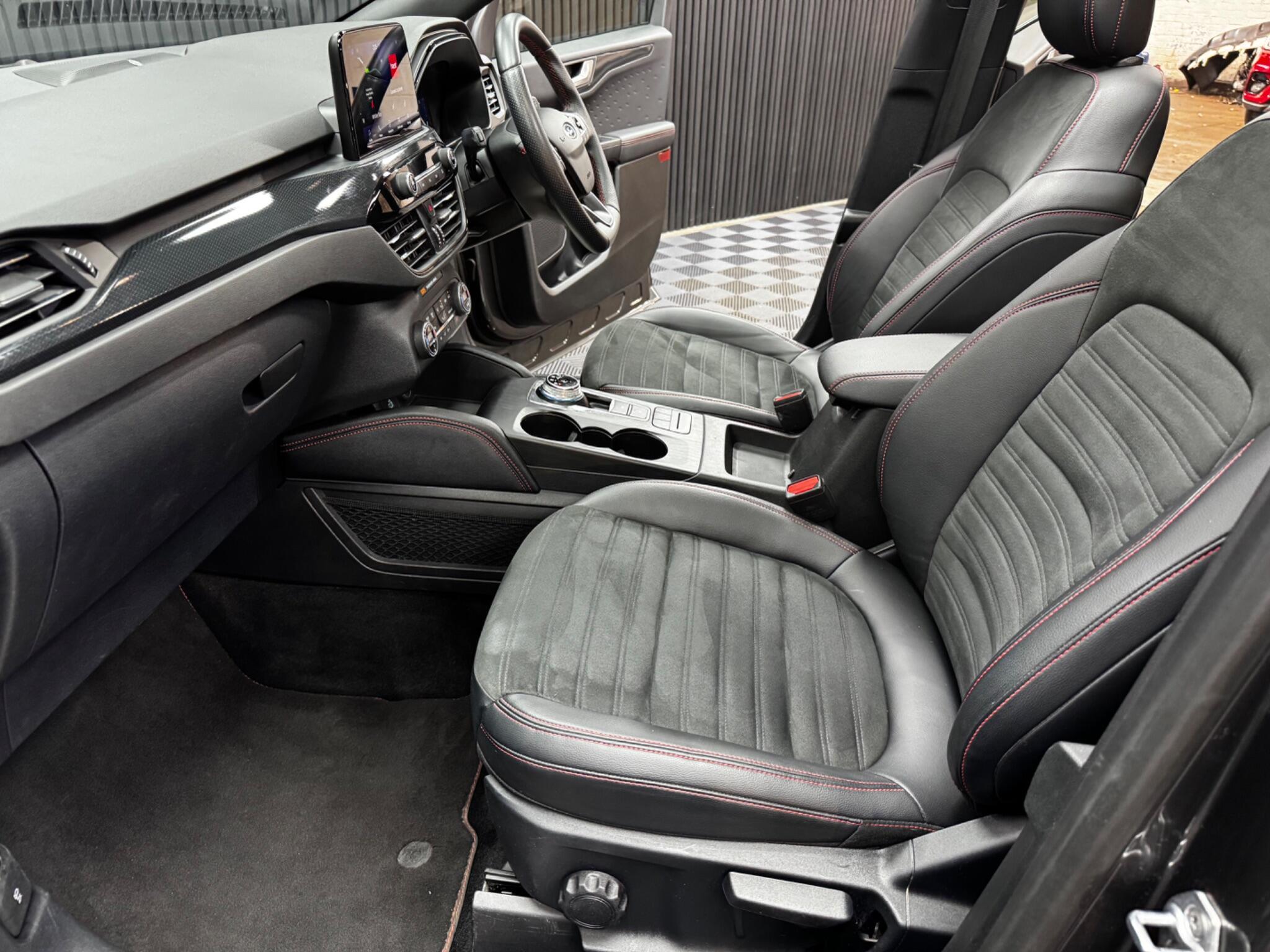 Ford Kuga view 50