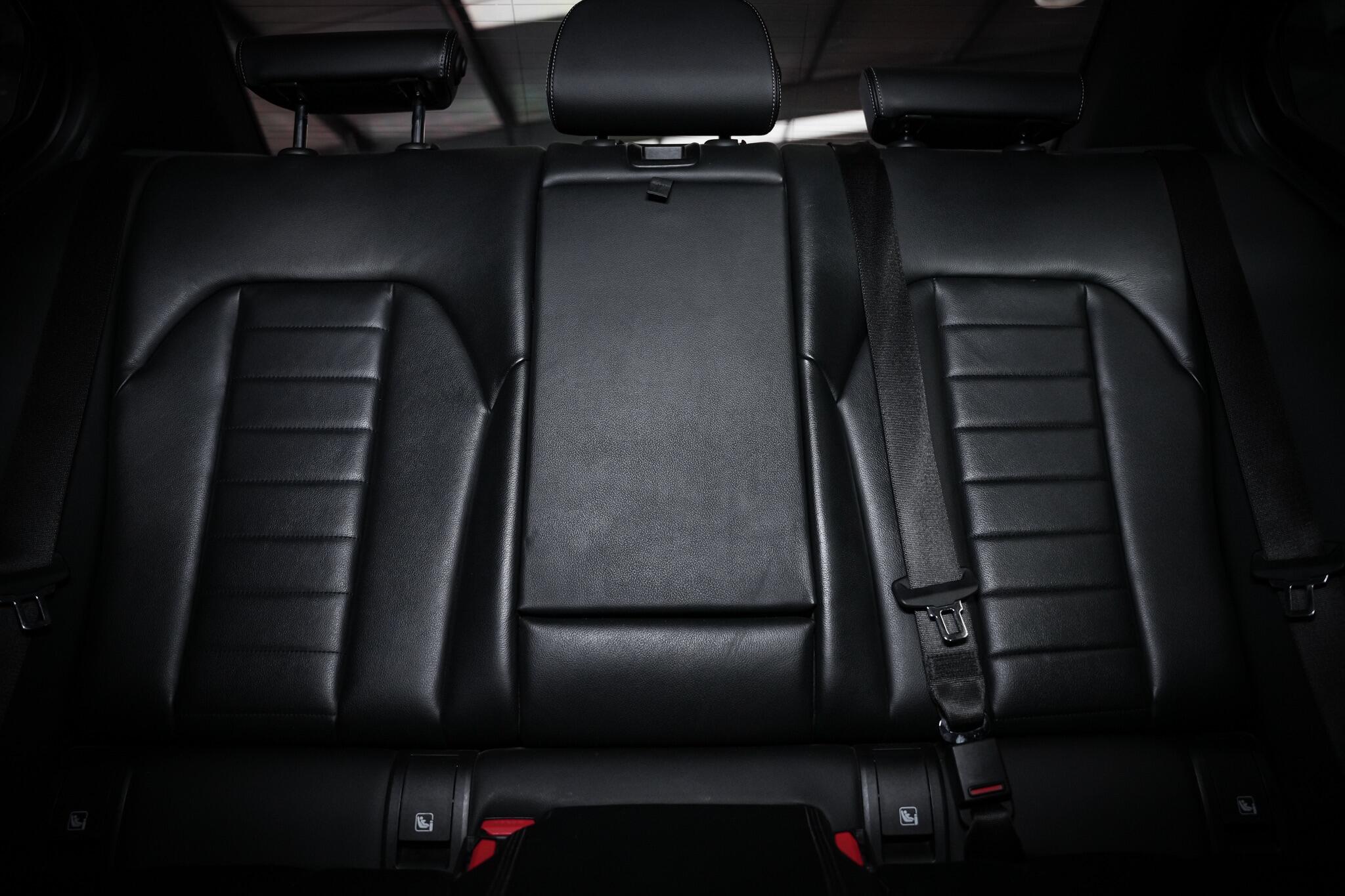 BMW 3 Series view 24