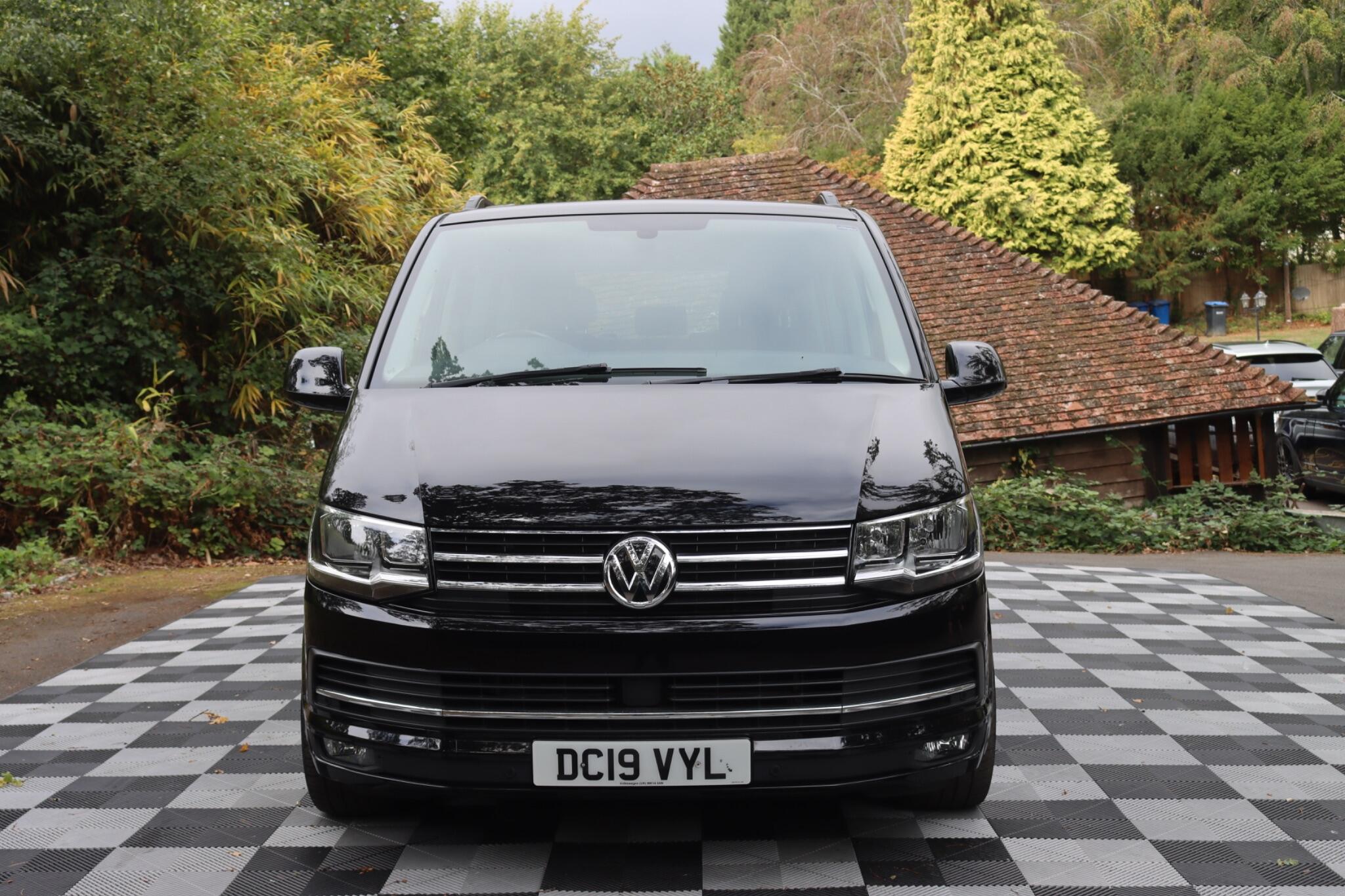 Volkswagen Caravelle view 18