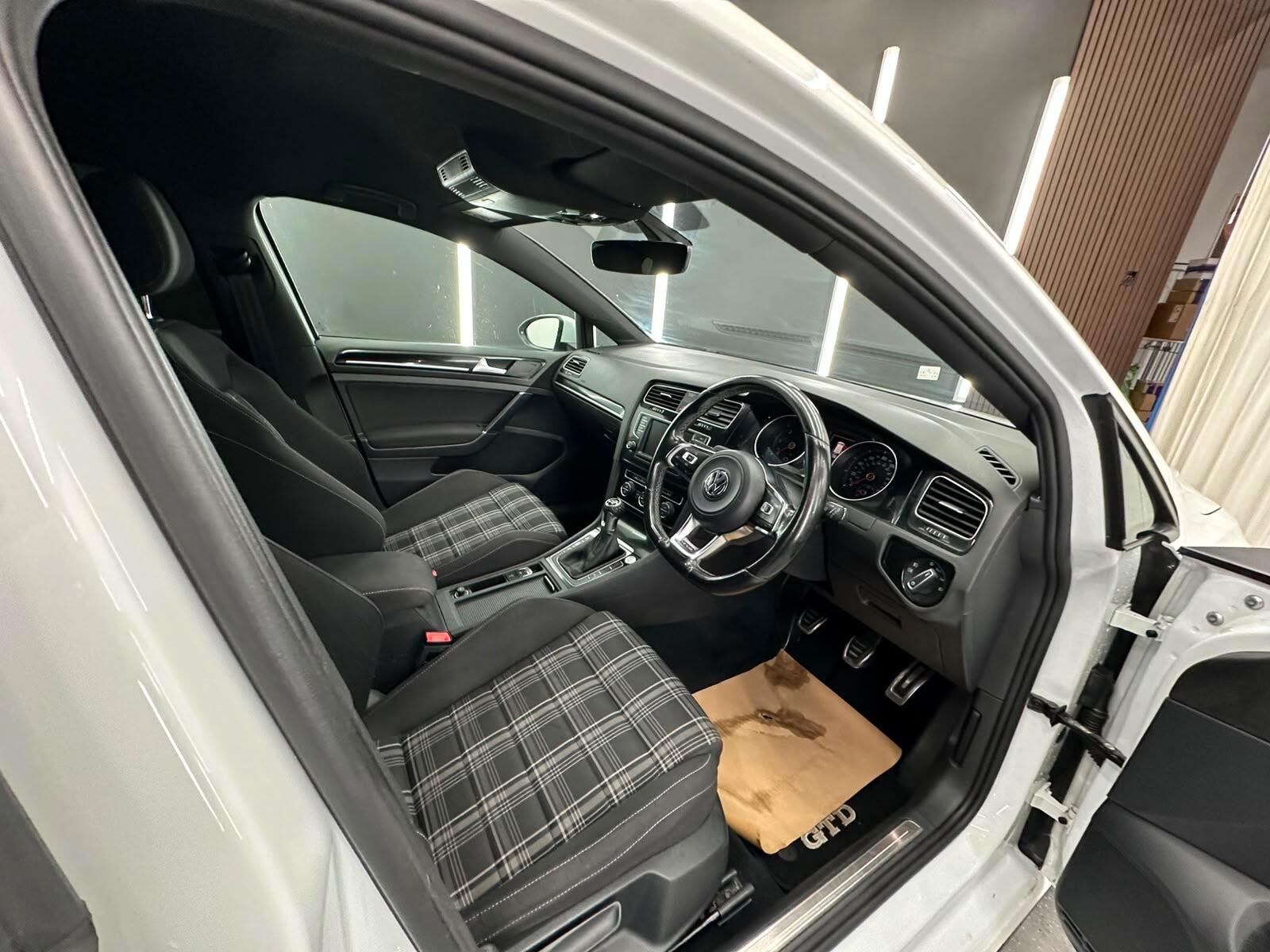 Volkswagen Golf view 21