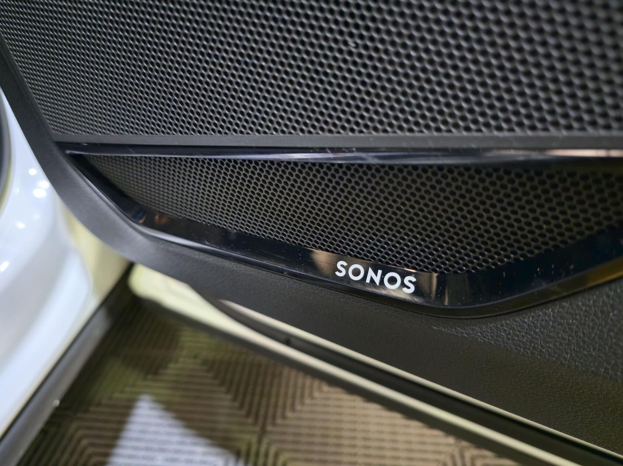 Audi RS Q3 view 22