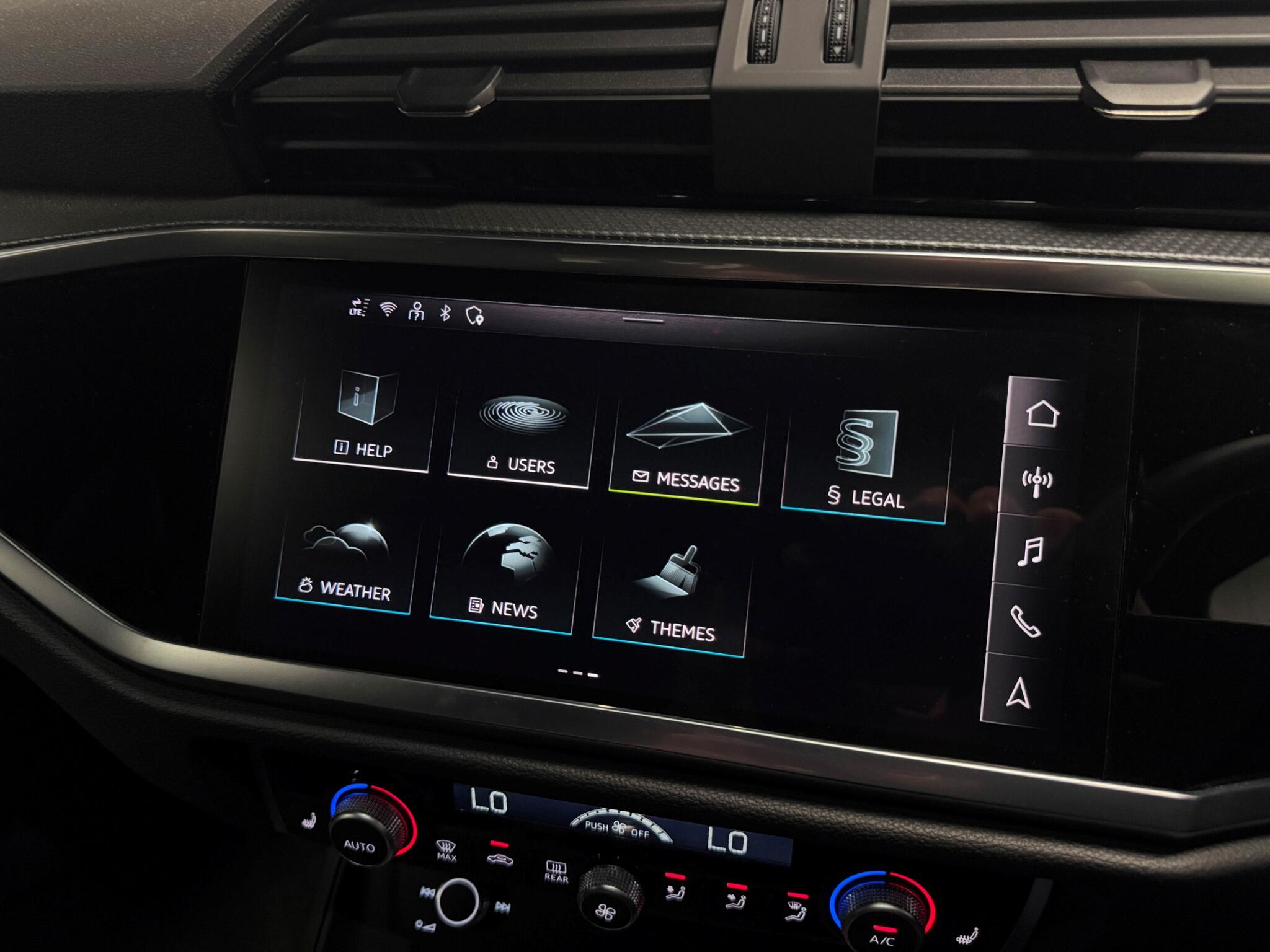 Audi Q3 view 44