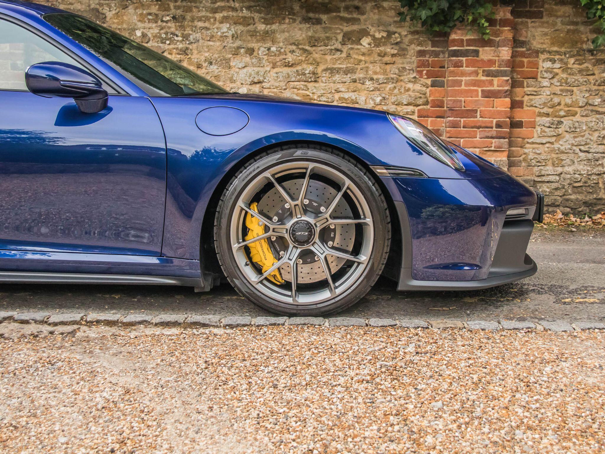 Porsche 911 view 15