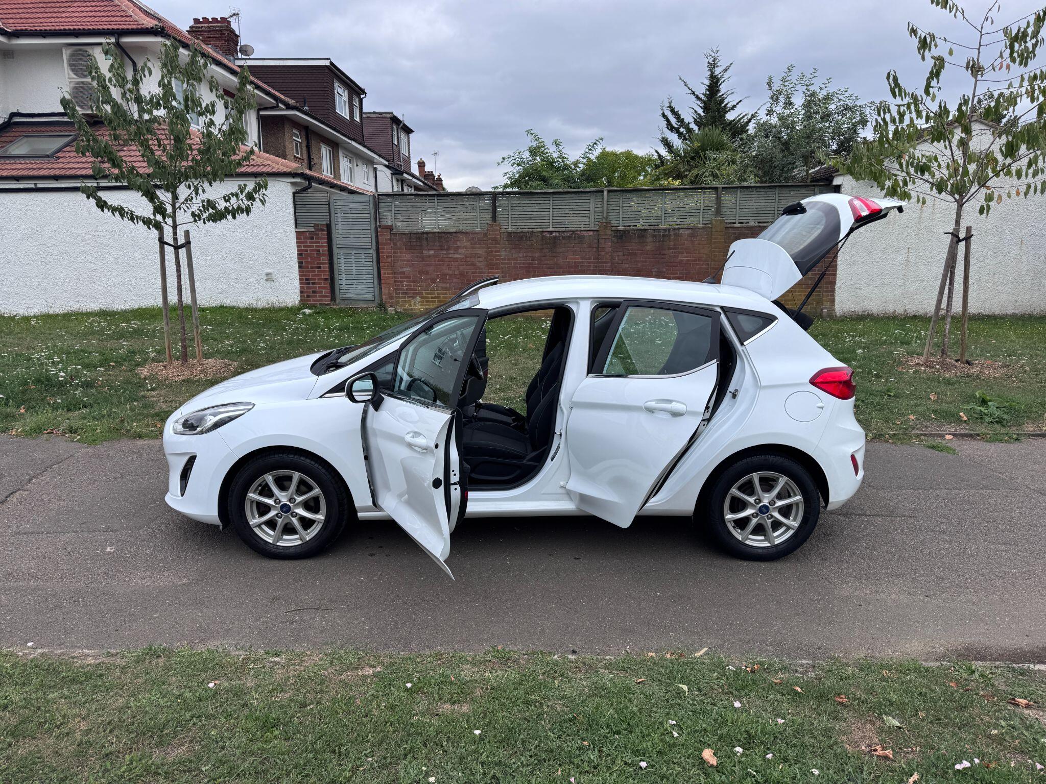 2017 Ford Fiesta image 30