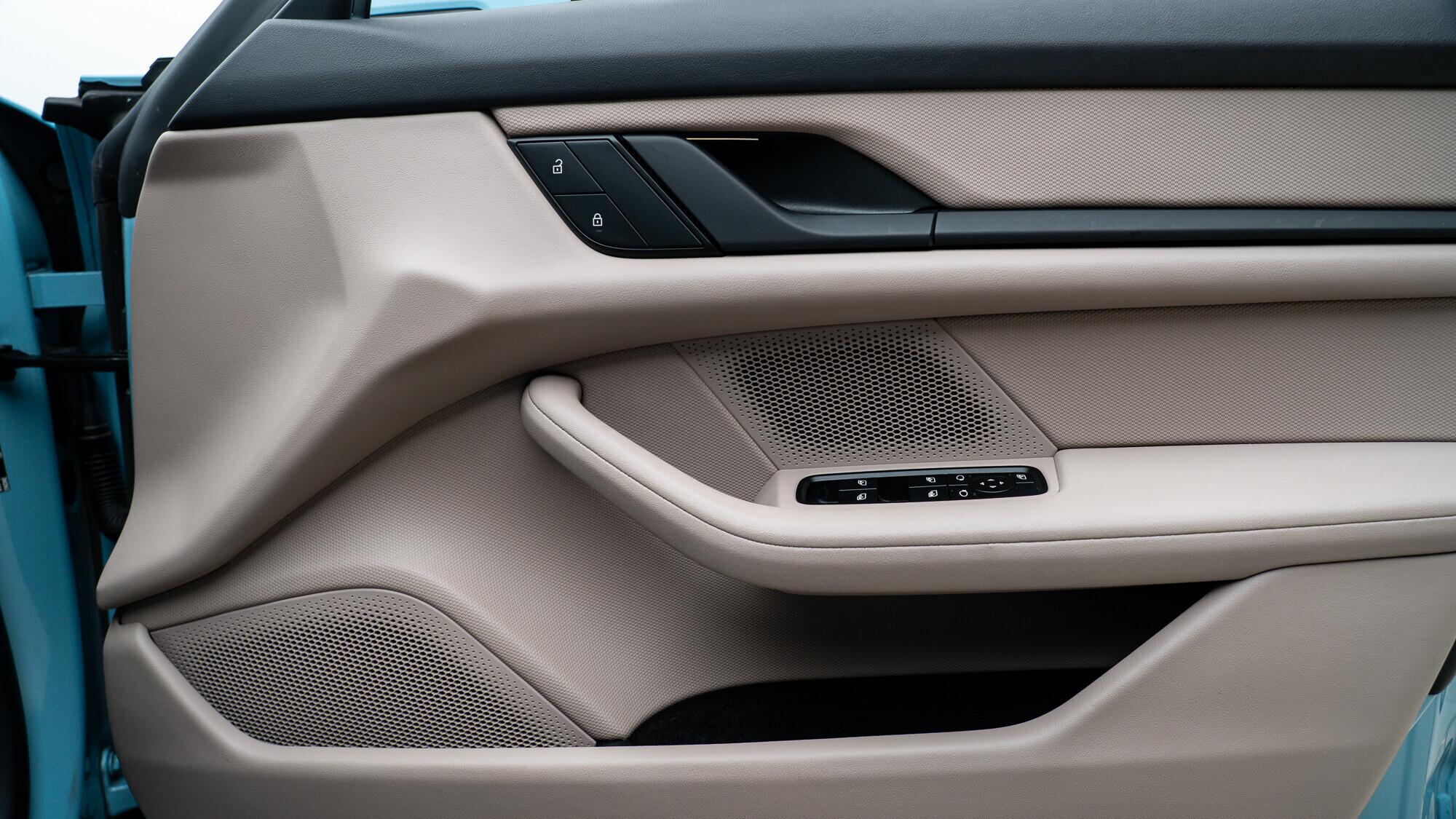 Porsche Taycan view 35