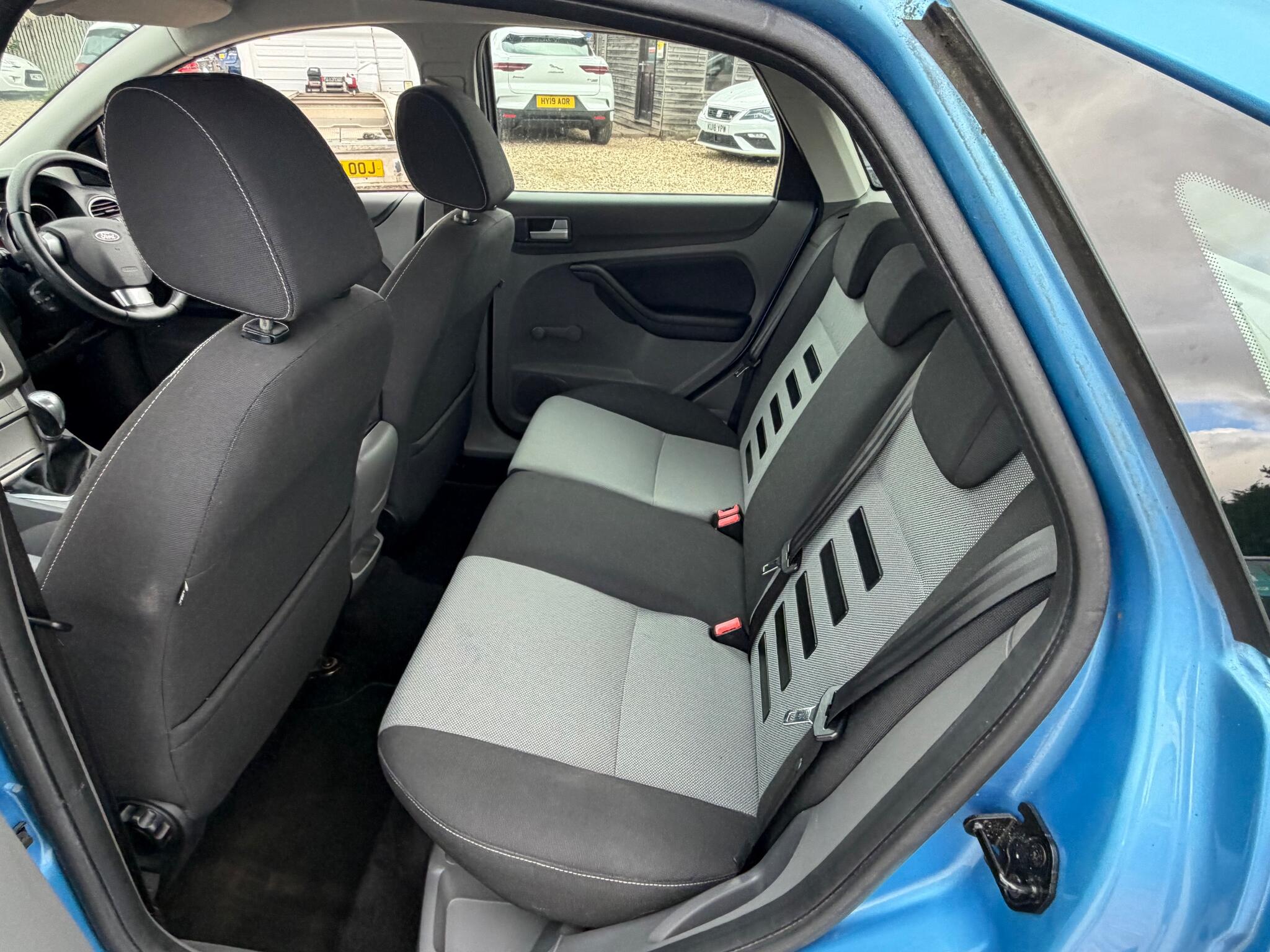 Ford Focus view 12