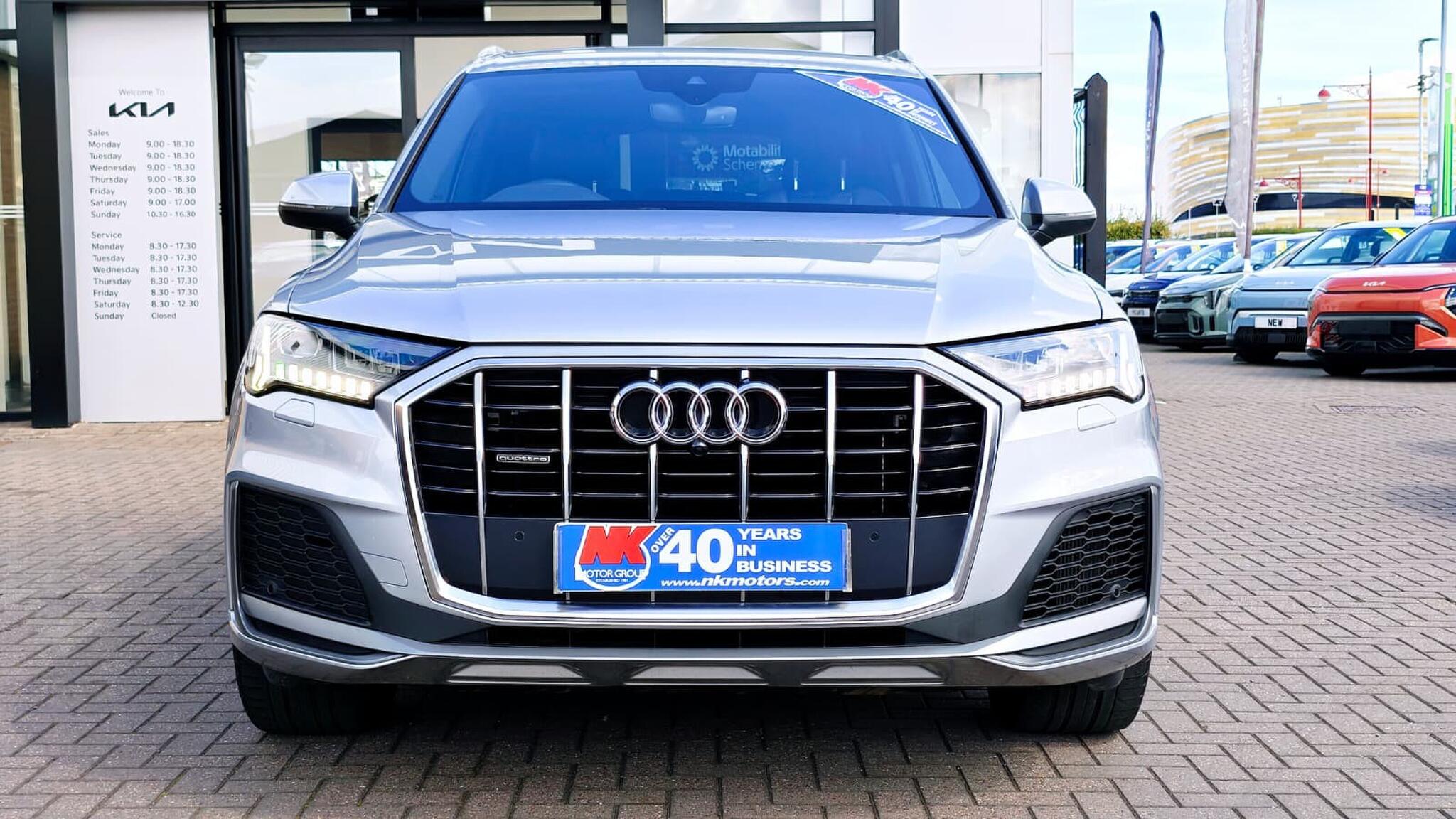 Audi Audi Q7 view 5