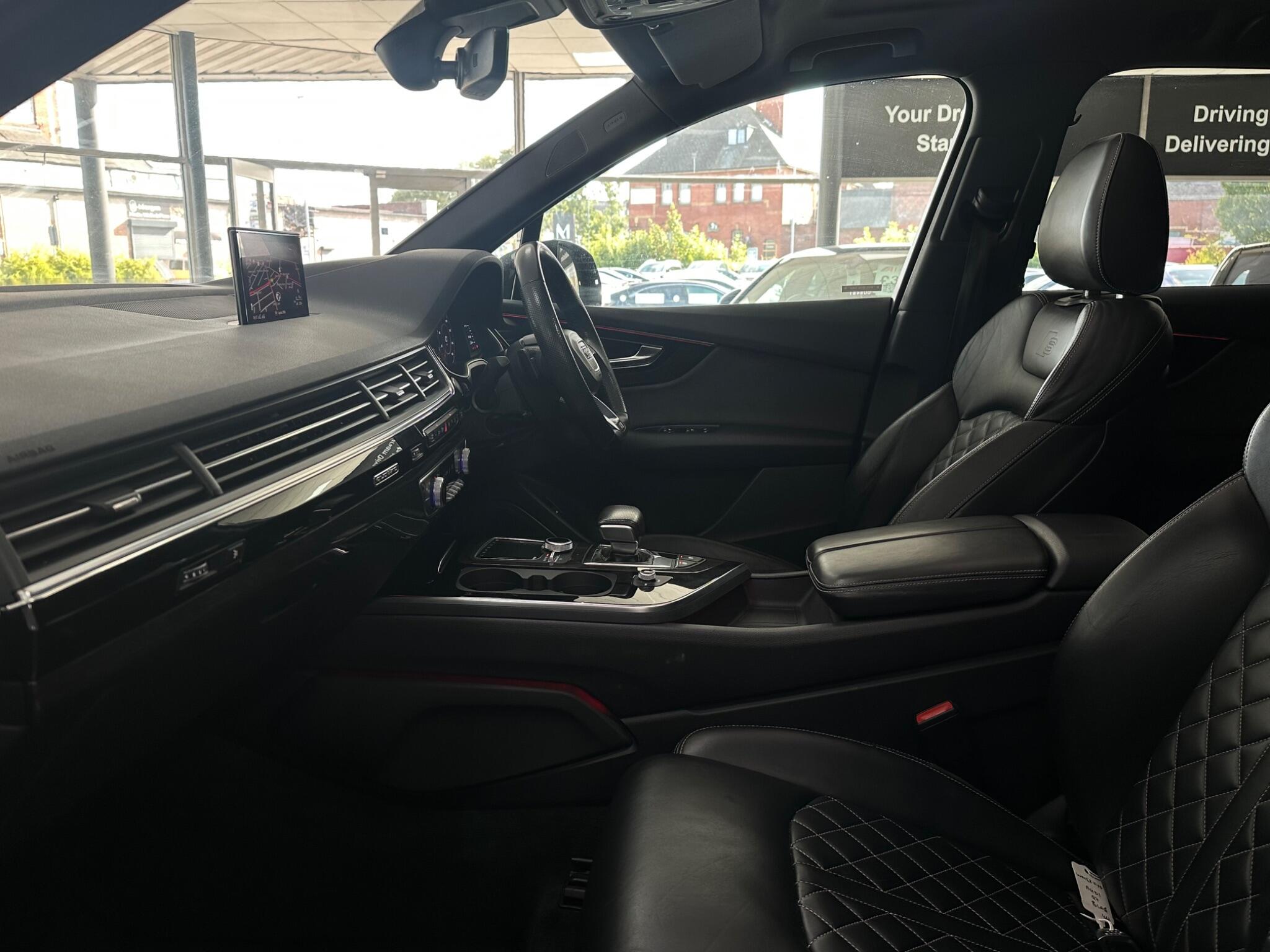 Audi Q7 view 41
