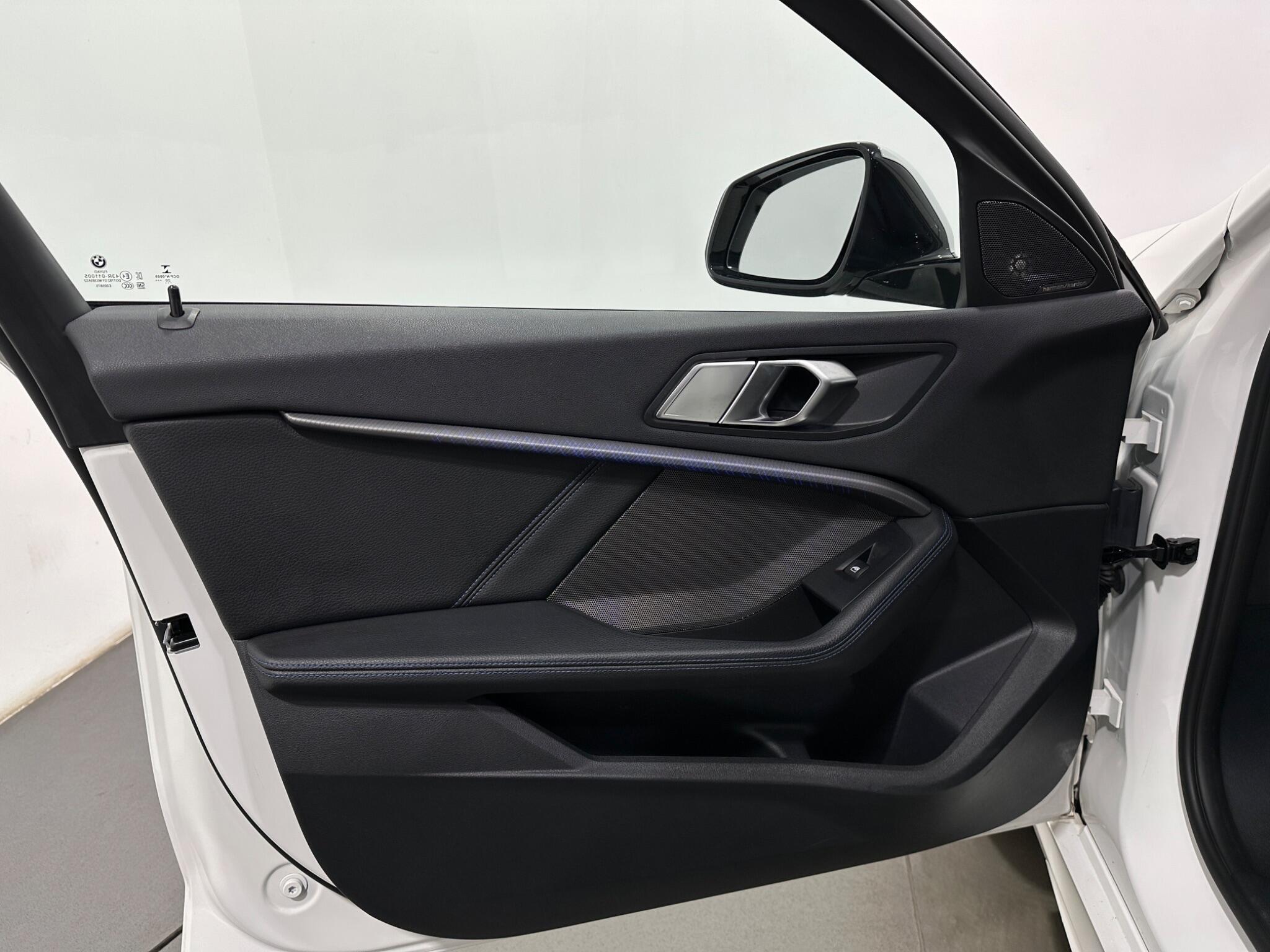 BMW 1 Series view 40