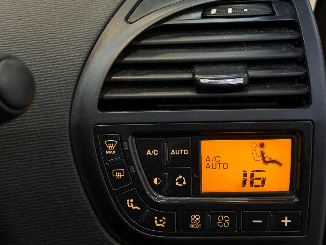 Citroen Grand C4 Picasso view 16