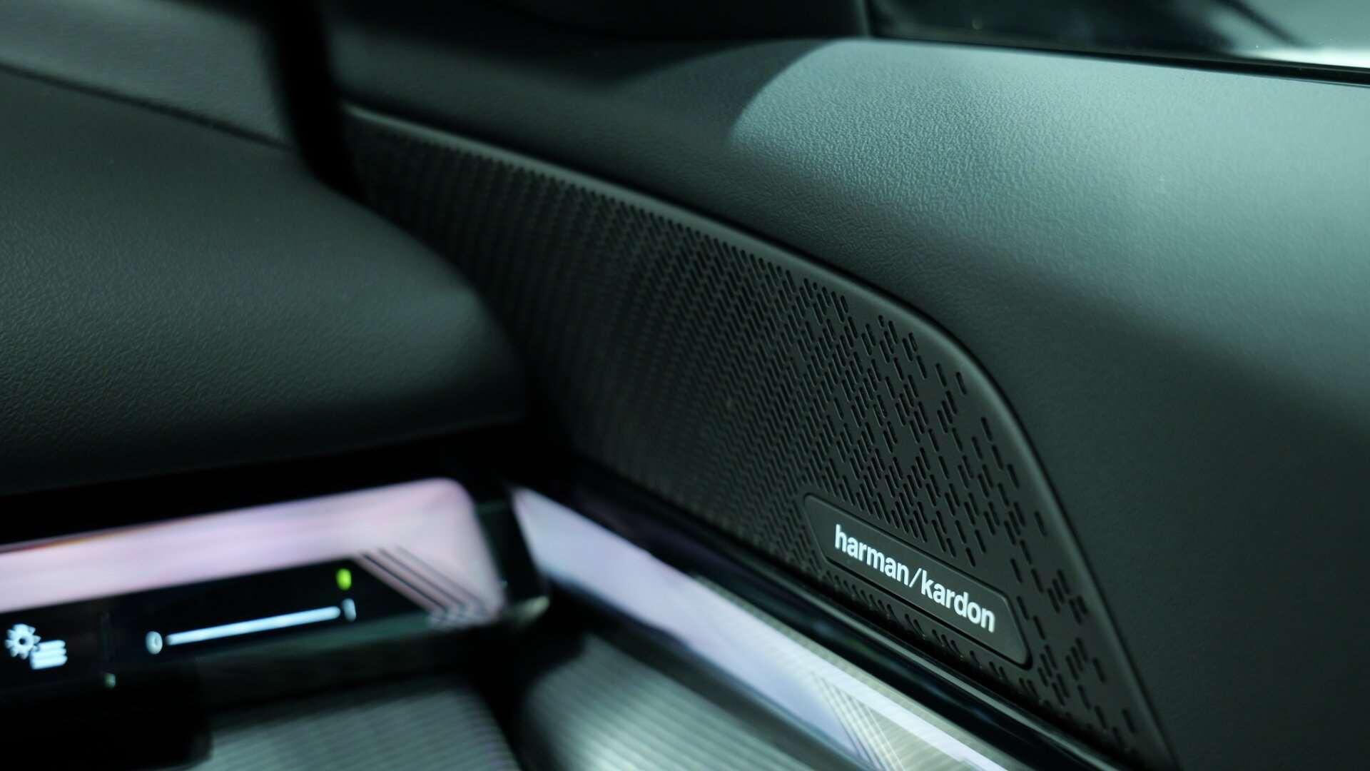 BMW 5 Series view 27