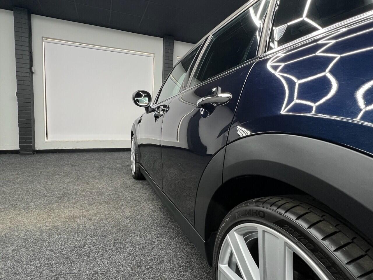 Mini Hatch view 6