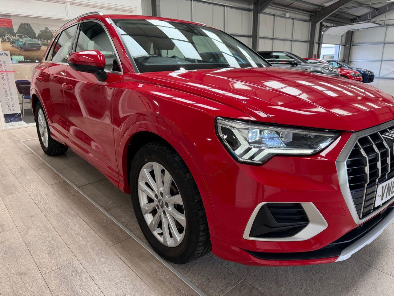 Audi Q3 view 3