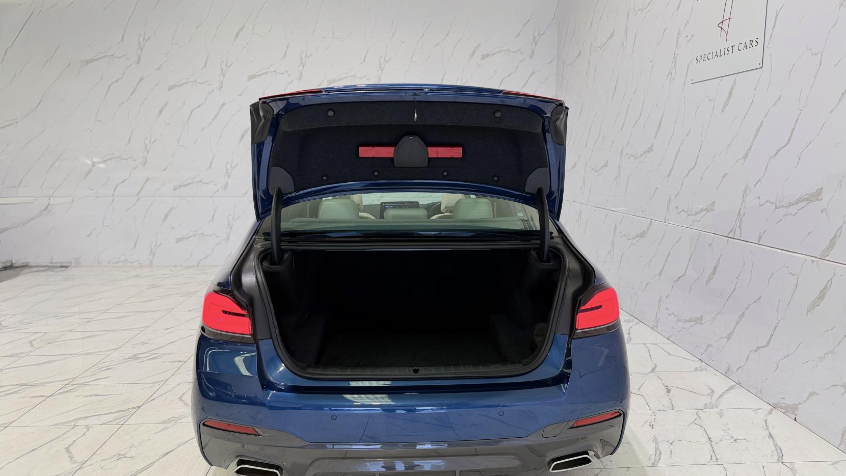 BMW 5 Series view 41