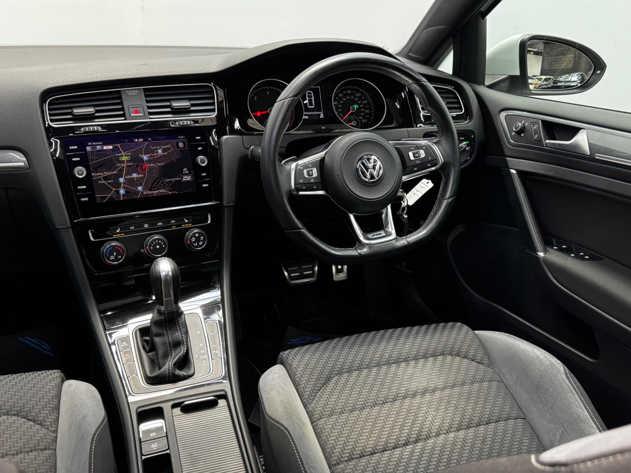 Volkswagen Golf view 69
