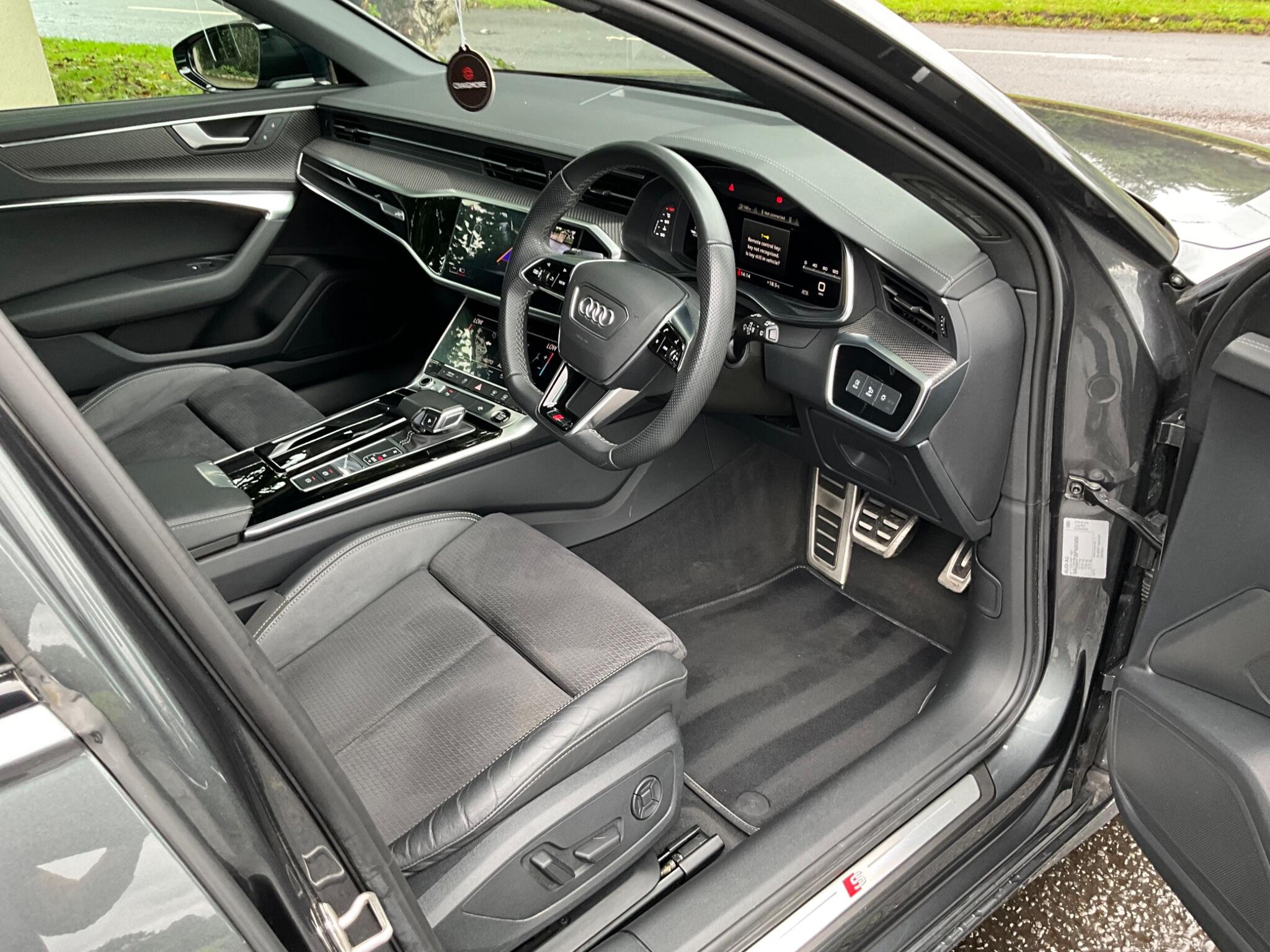 Audi A6 Avant view 8