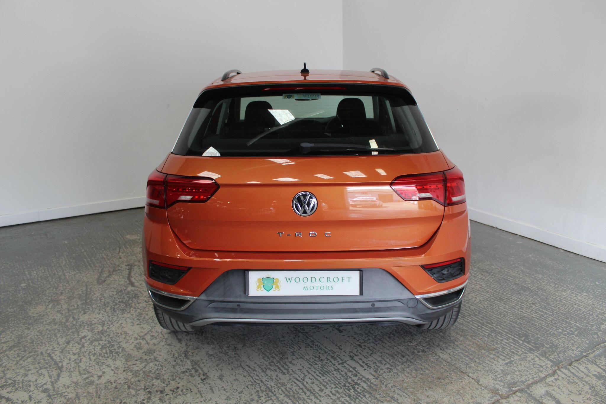 Volkswagen T-Roc view 14