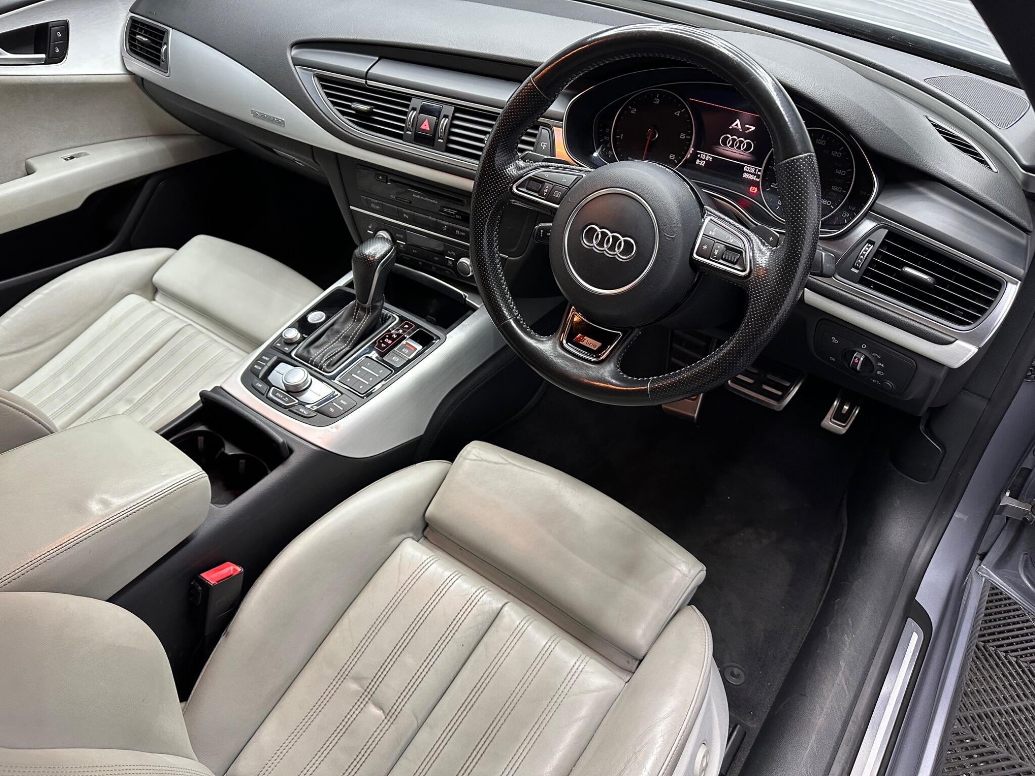Audi A7 view 2