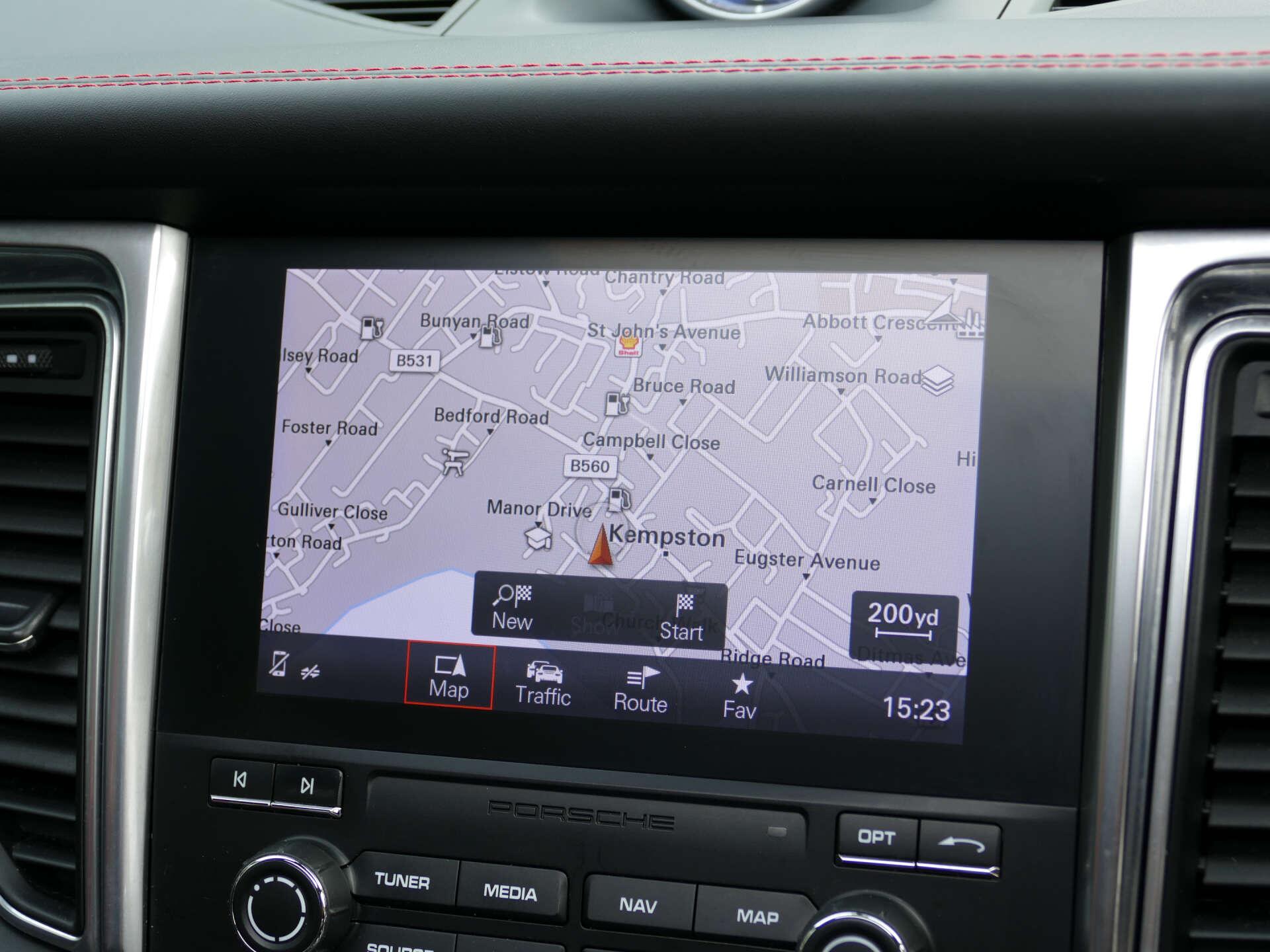 Porsche Macan view 34