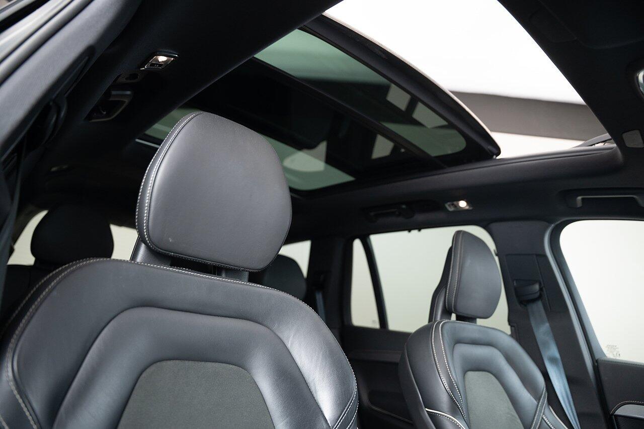 Volvo XC90 view 13