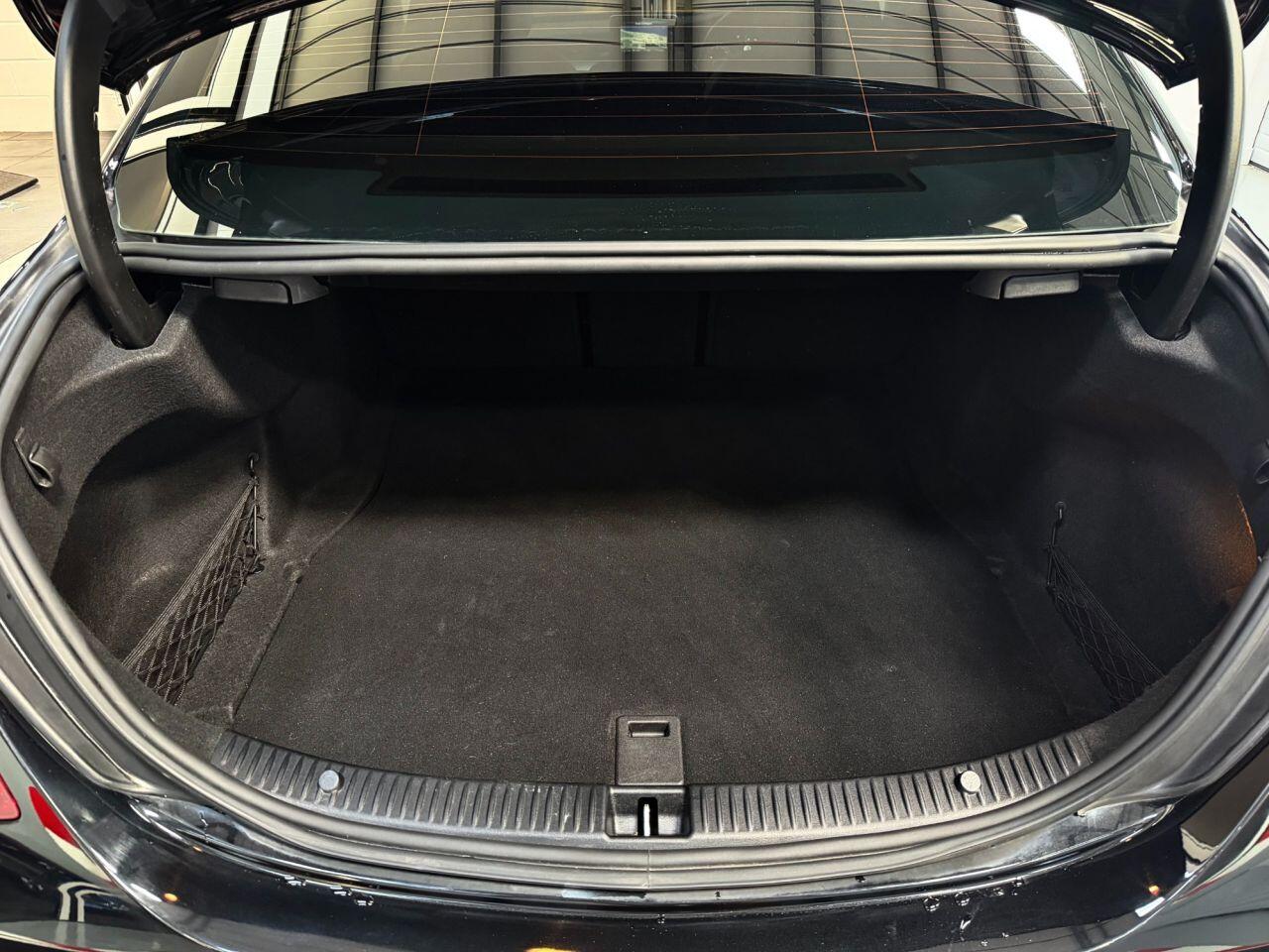 Mercedes-Benz C-Class view 33