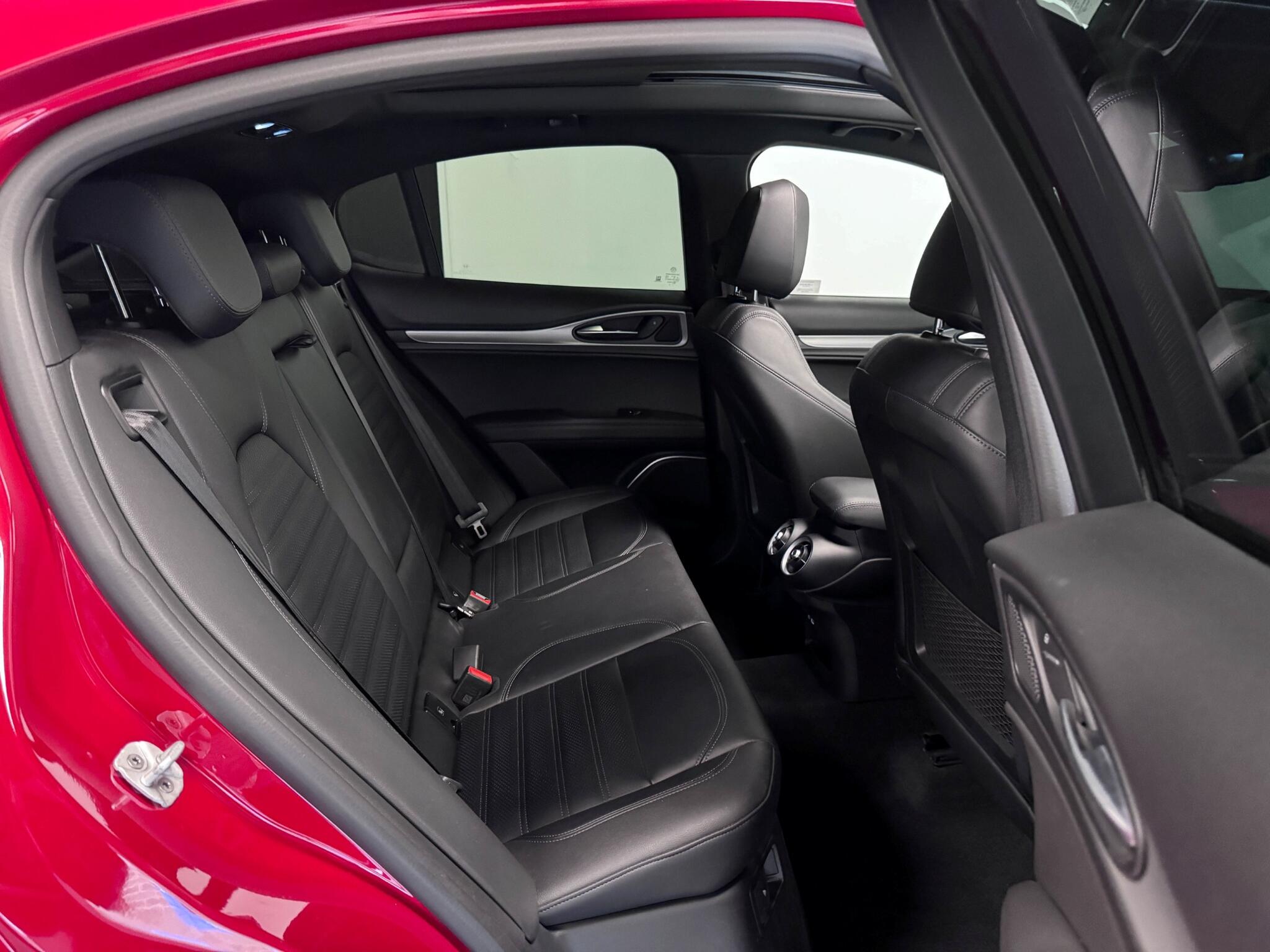 Alfa Romeo Stelvio view 27