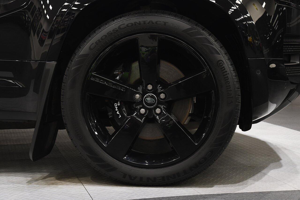 Land Rover Defender view 42