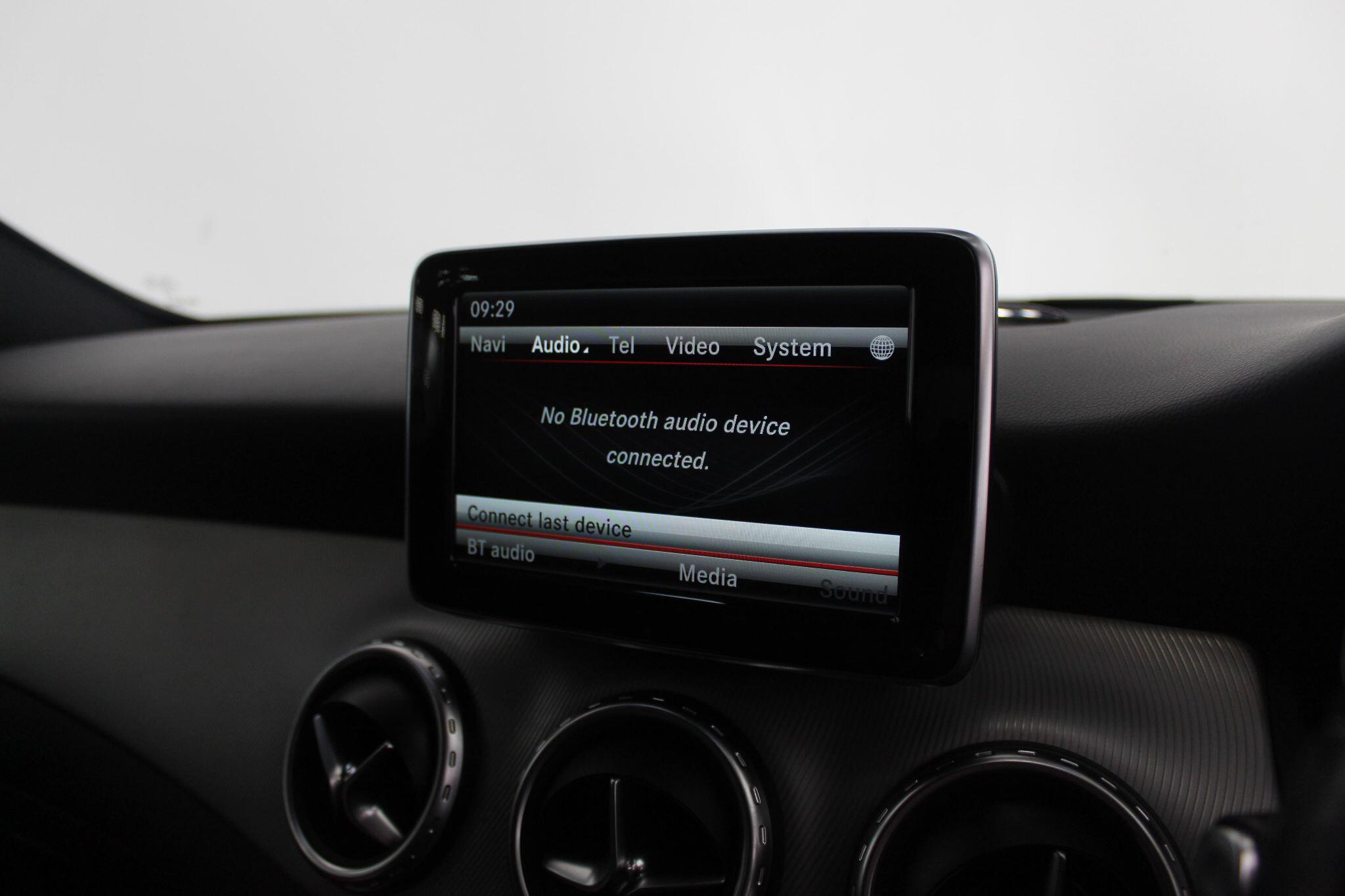 Mercedes-Benz Gla view 38