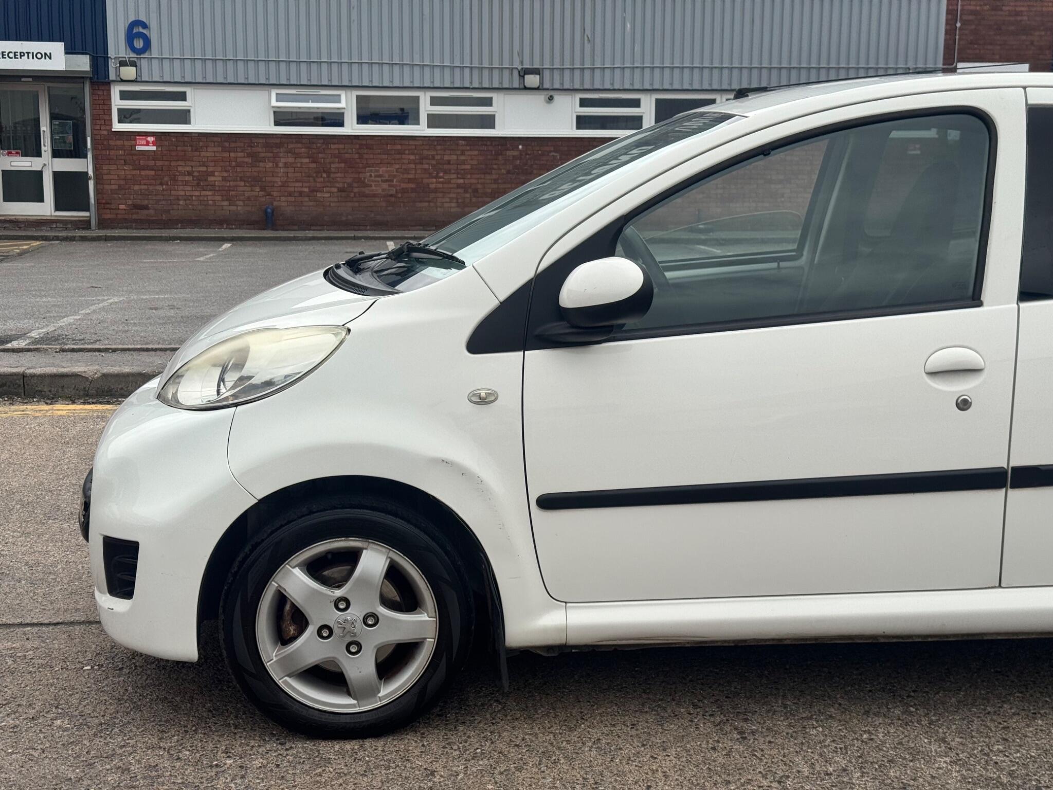 Peugeot 107 view 10